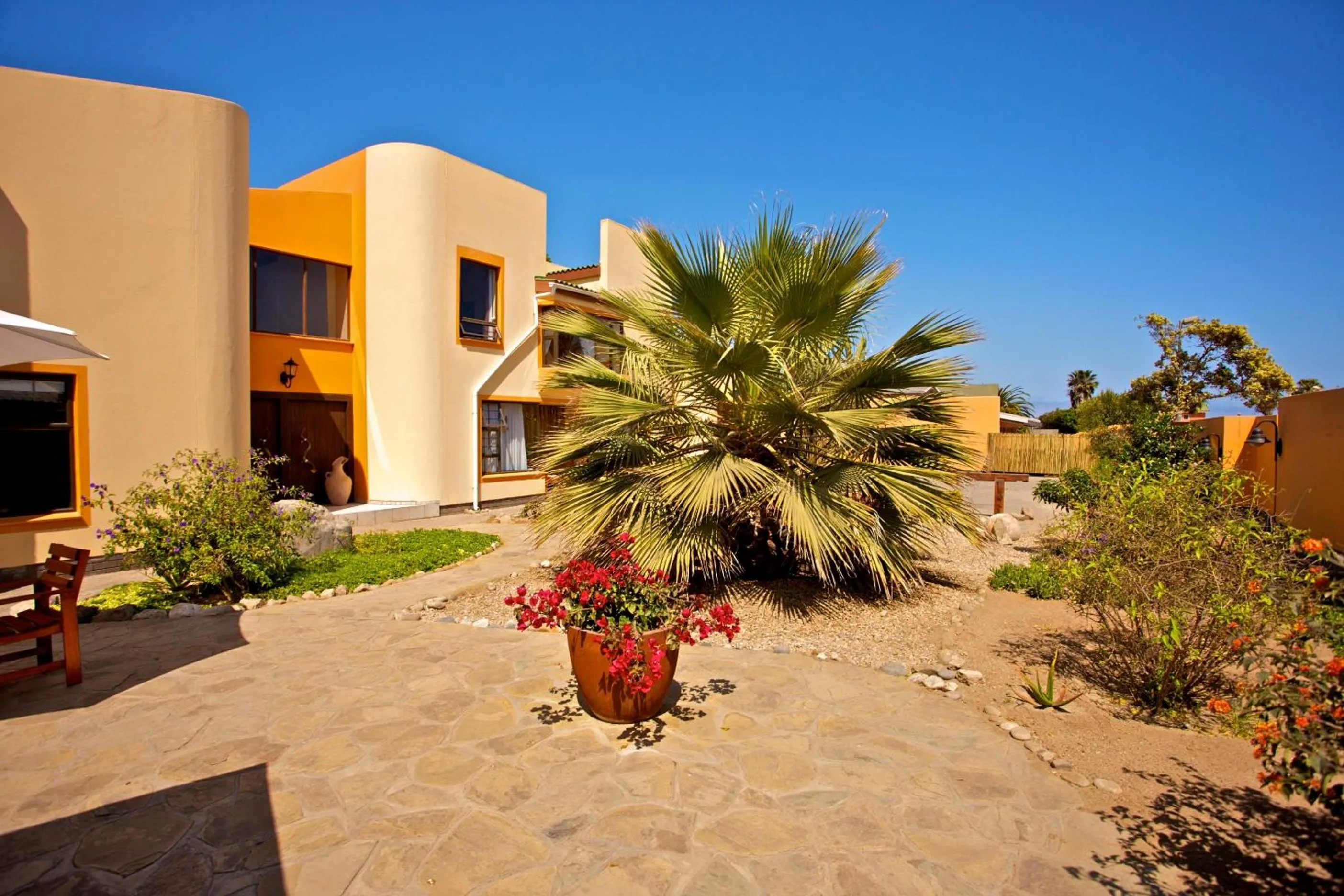 Garden in Sandcastle Apartments