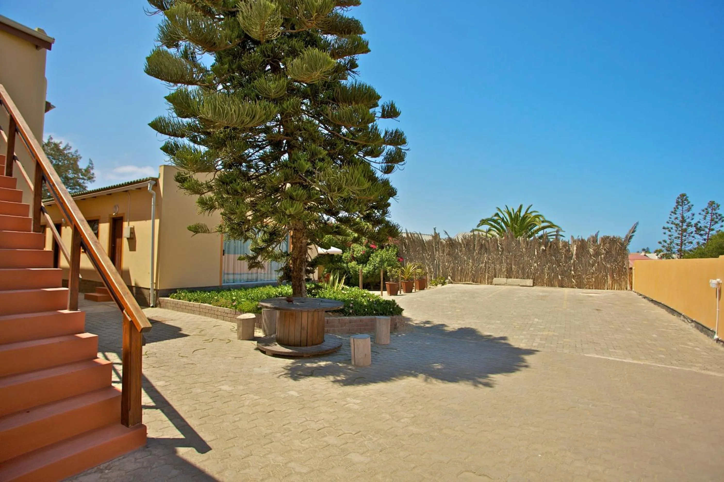 Facade/entrance in Sandcastle Apartments