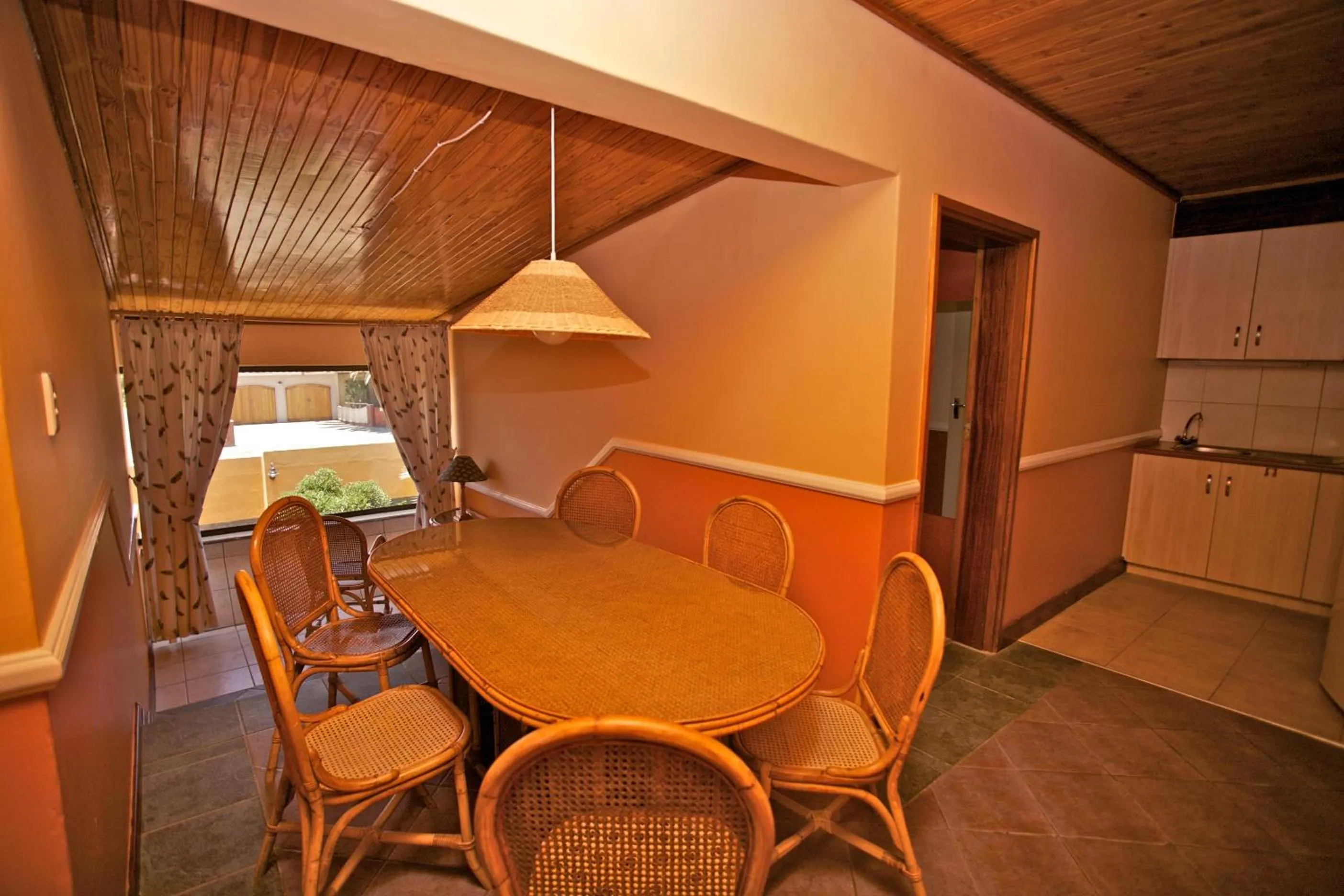 Kitchen or kitchenette in Sandcastle Apartments