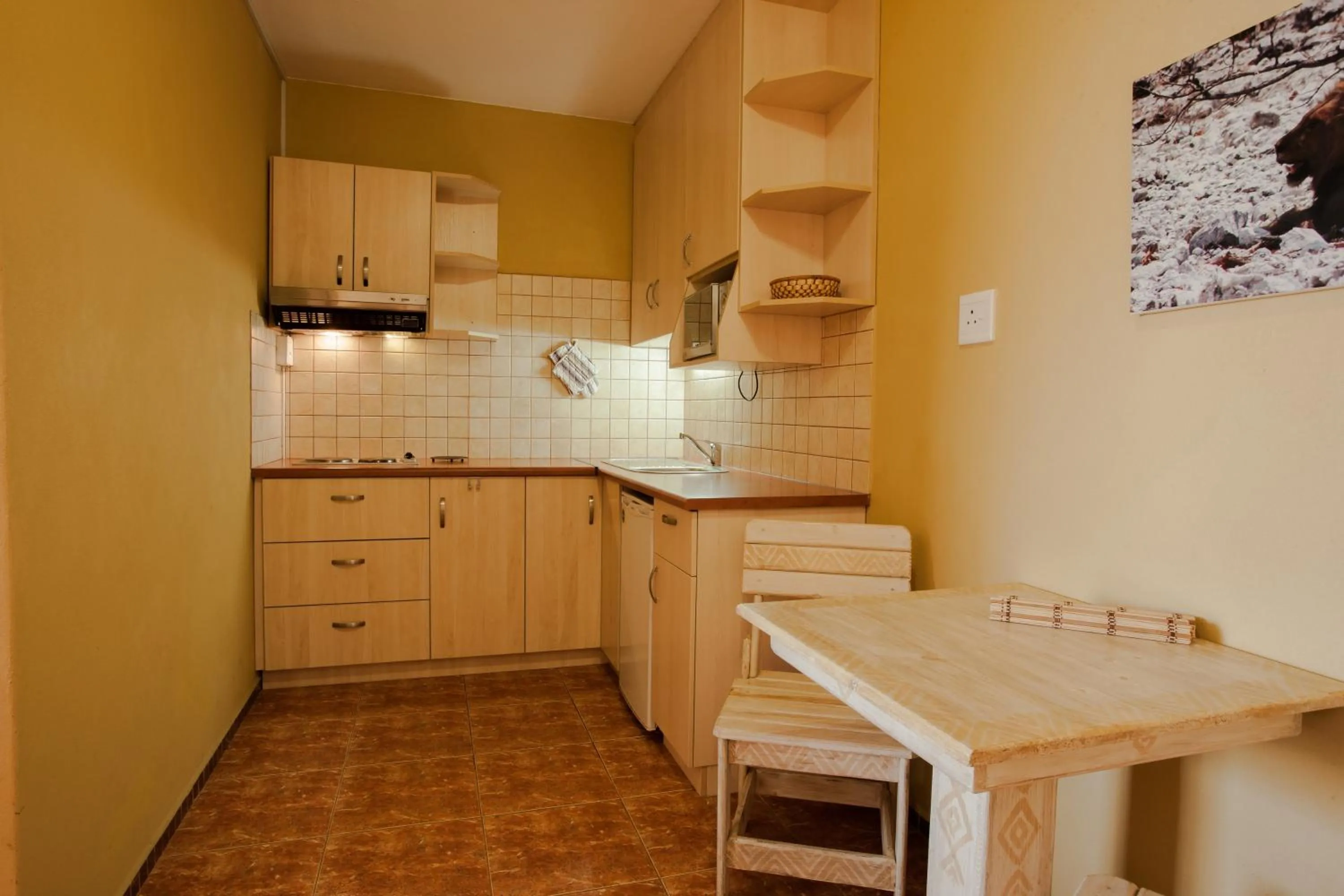 Kitchen or kitchenette in Sandcastle Apartments