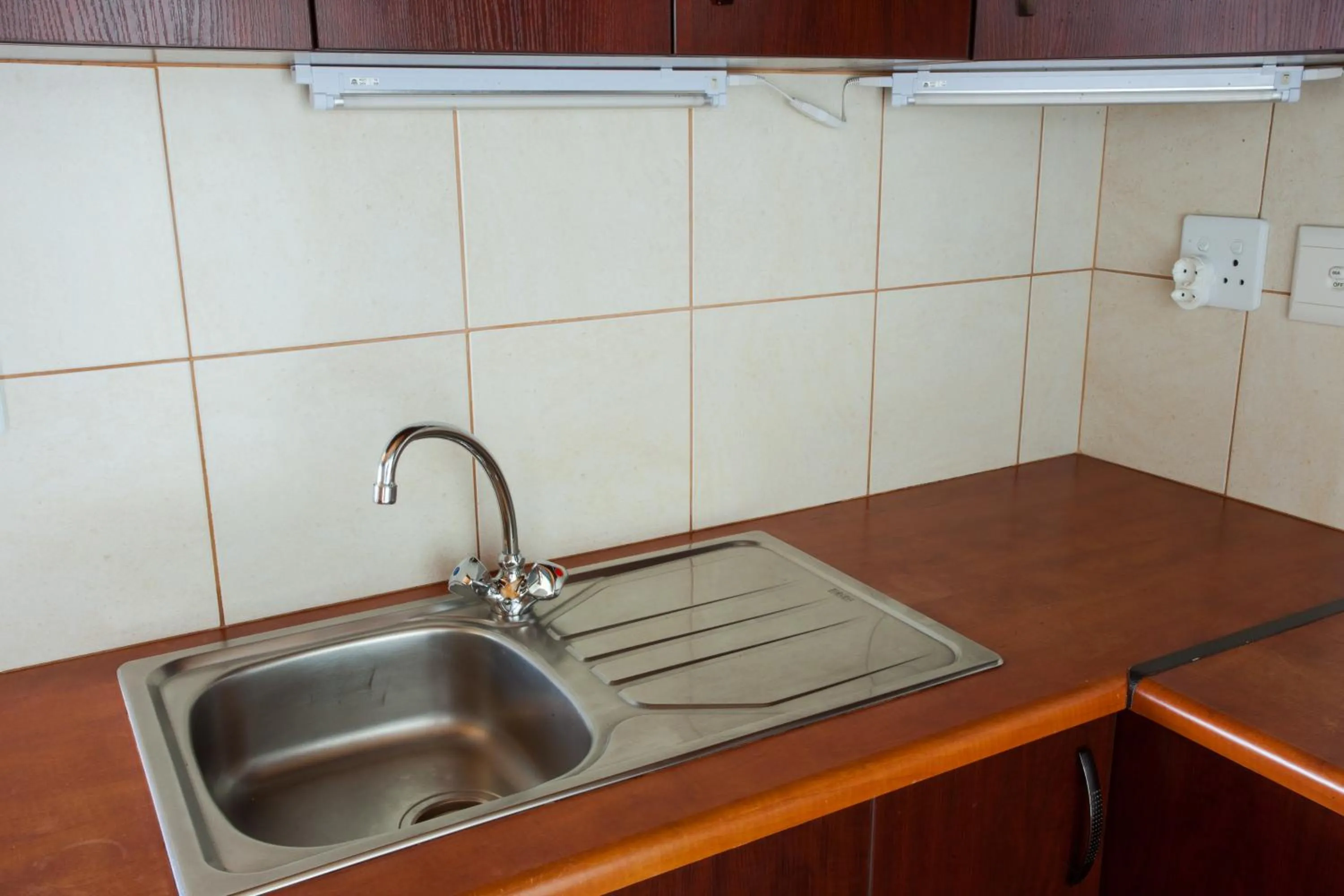 Kitchen or kitchenette in Sandcastle Apartments
