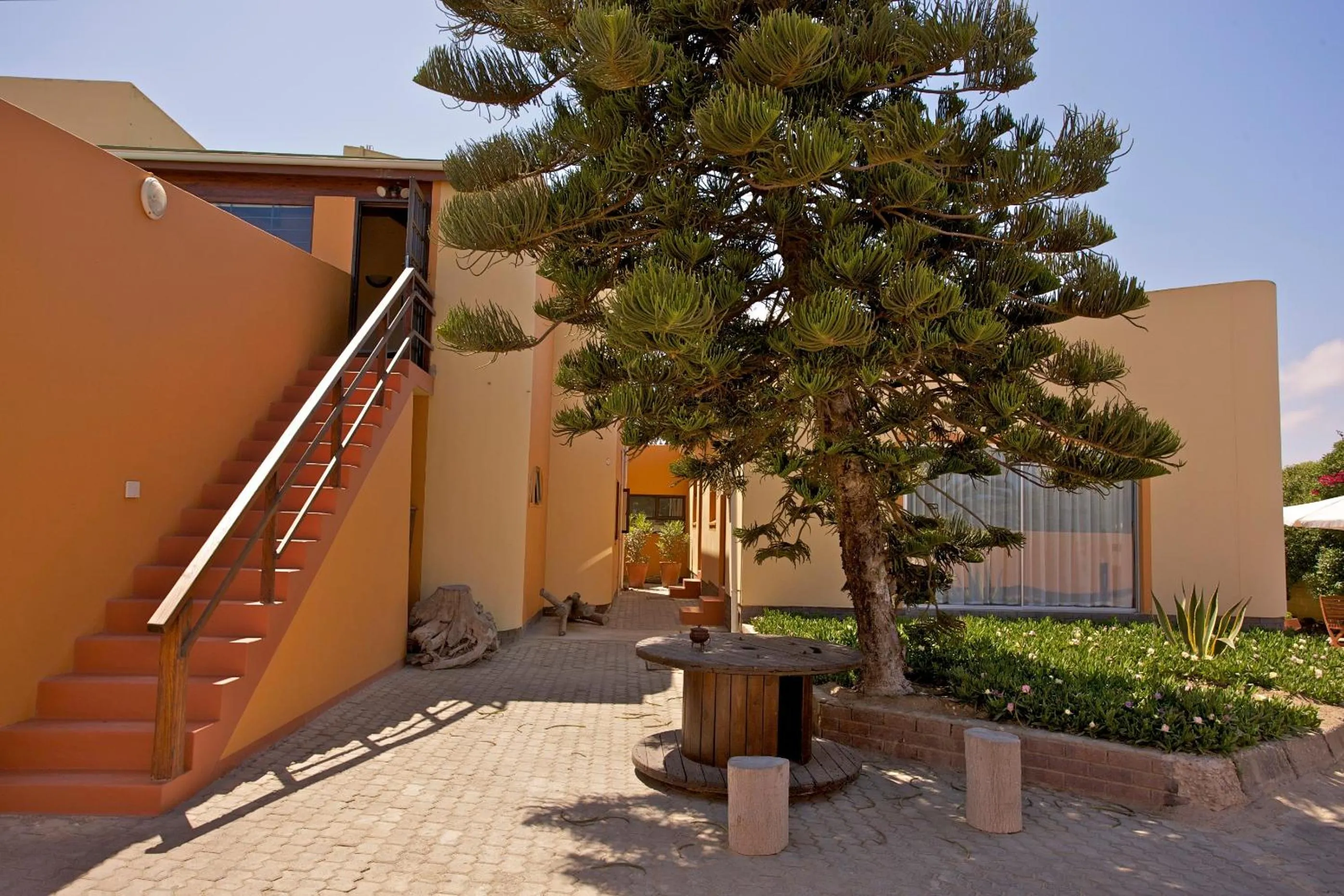 Facade/entrance in Sandcastle Apartments