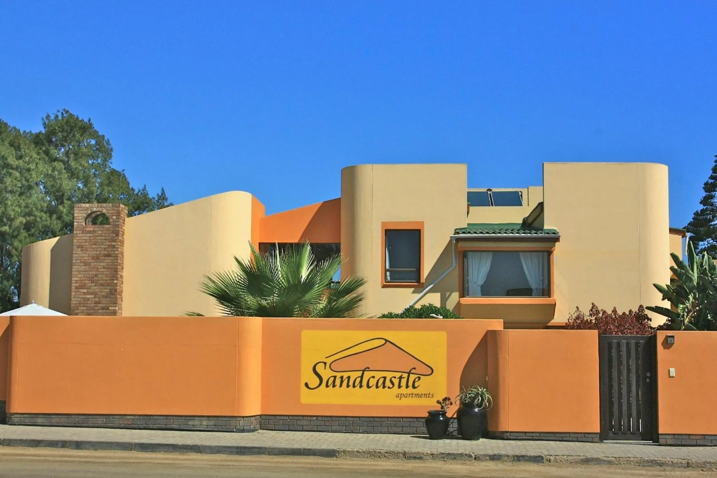 Facade/entrance in Sandcastle Apartments