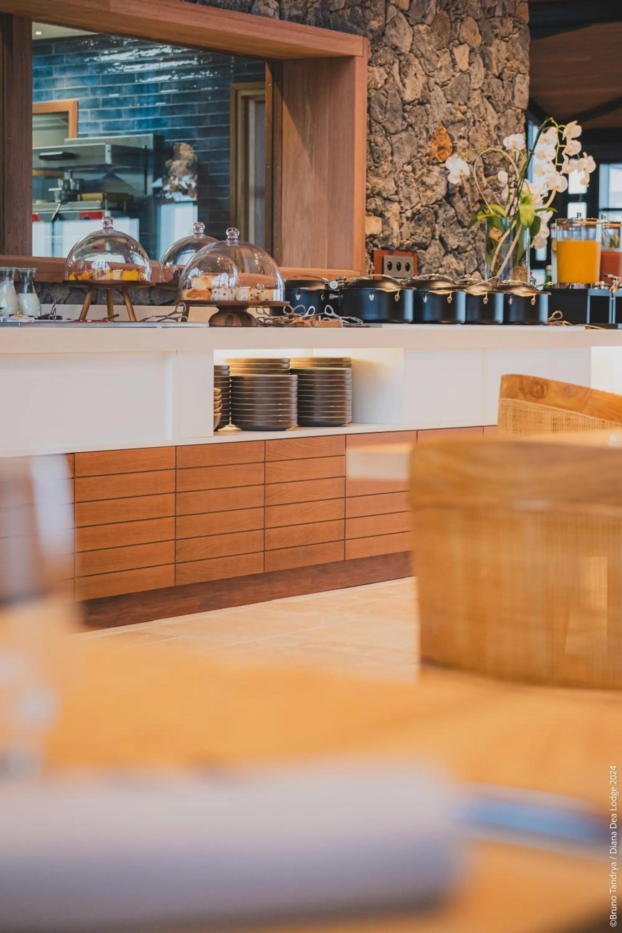 Buffet breakfast in Hôtel Diana Dea Lodge & SPA