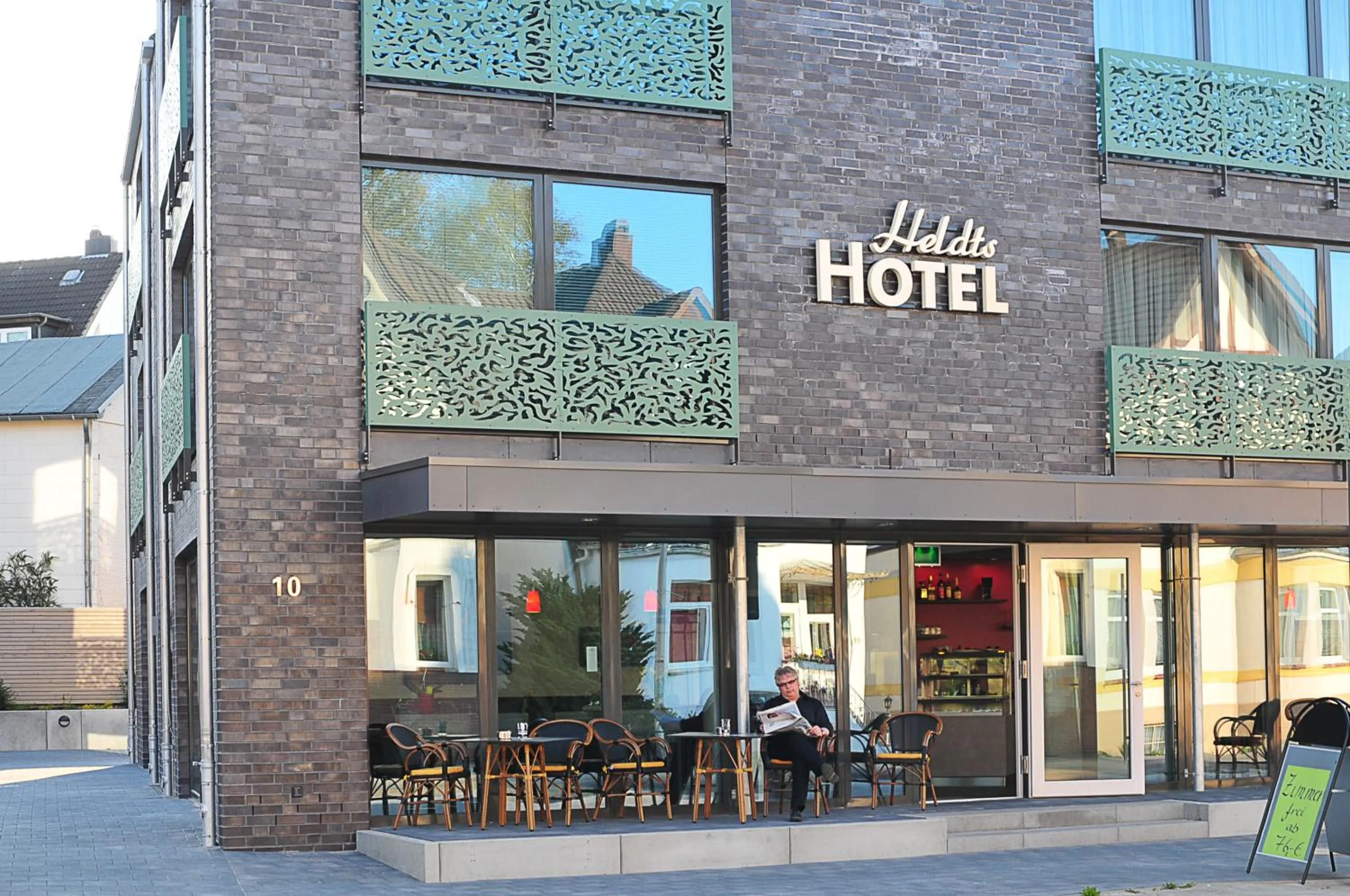 Facade/entrance in Heldts Aparthotel