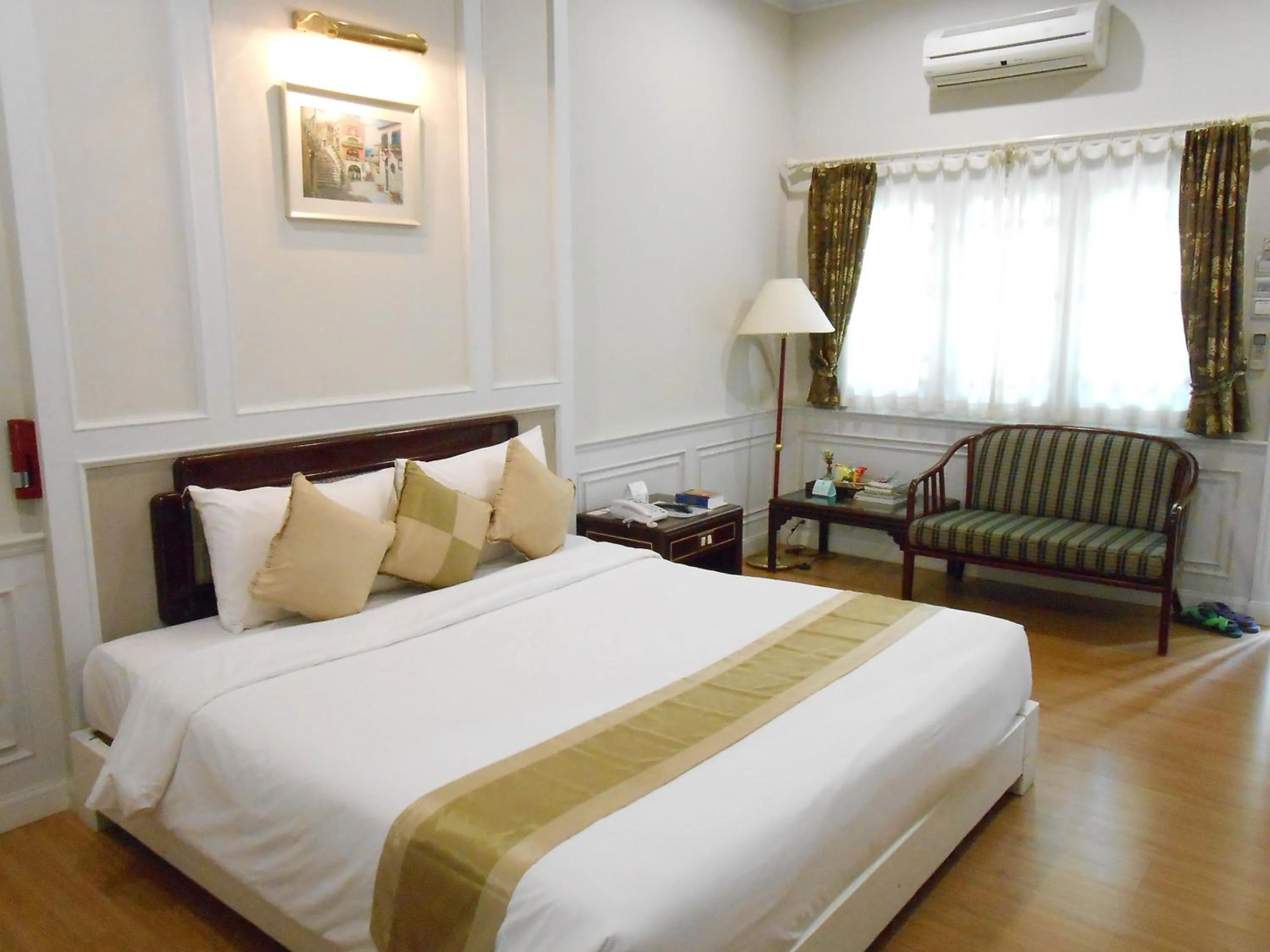 Bed in Rachawadee Khonkaen Airport Hotel