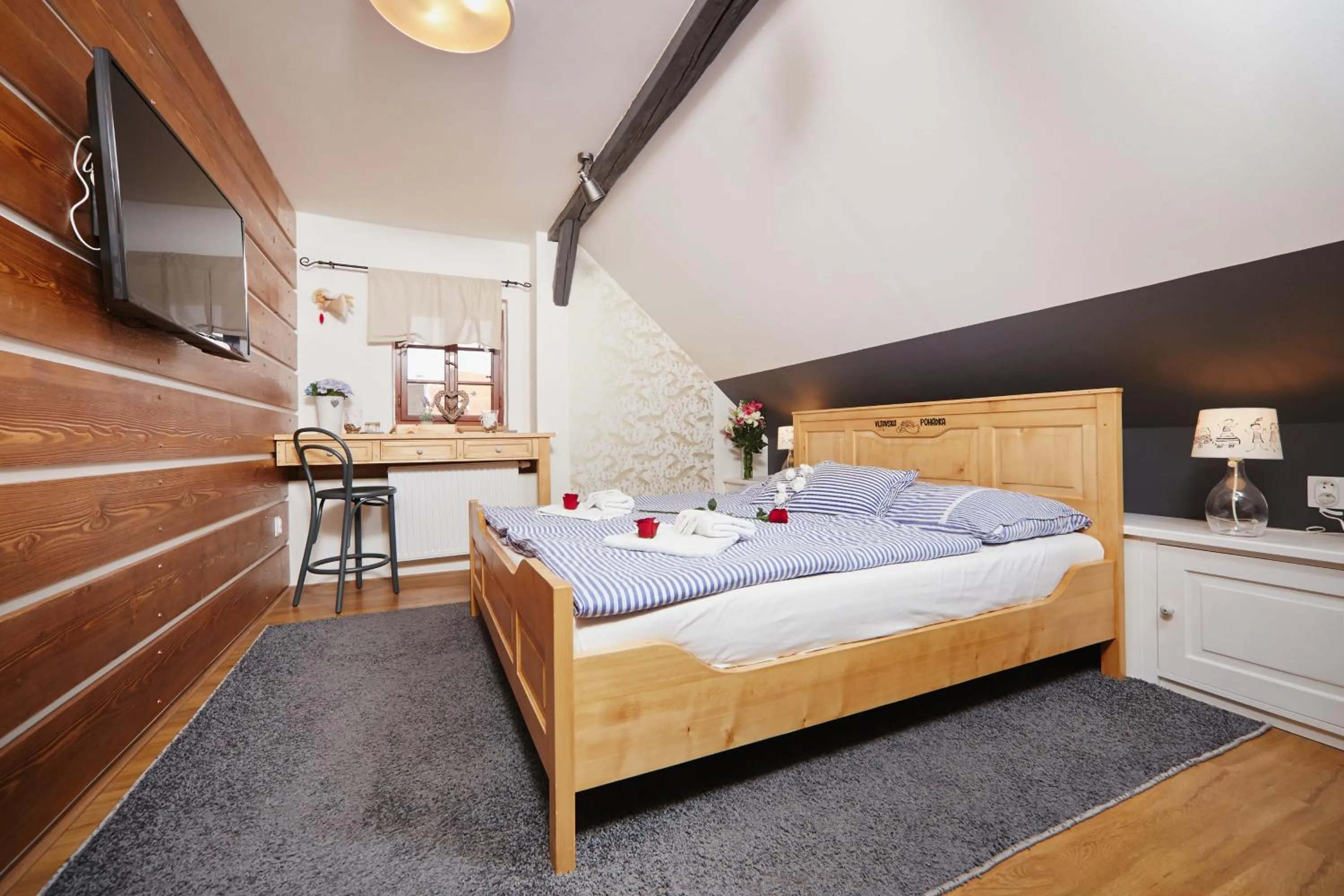 Bed in Vltavská pohádka