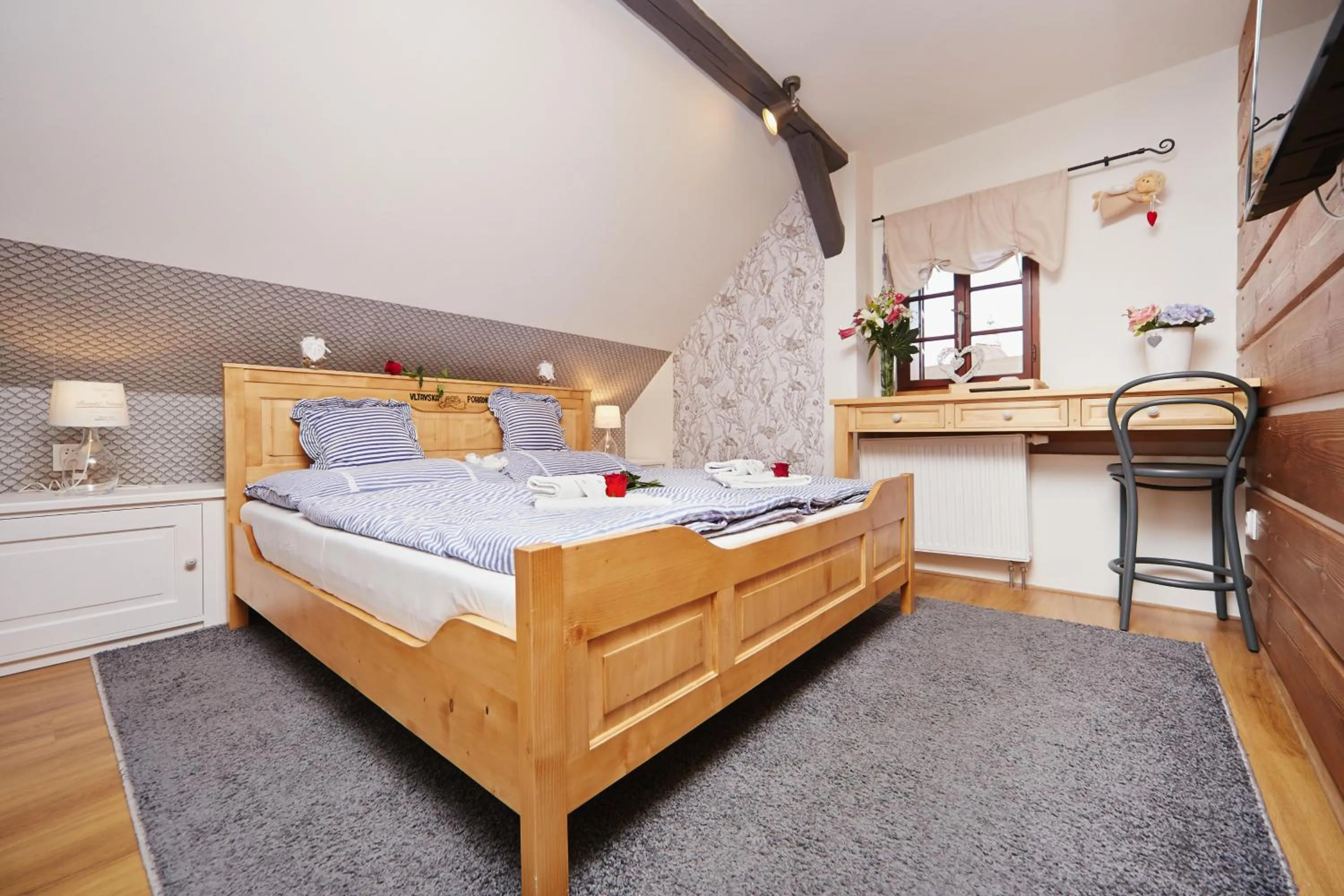 Bed in Vltavská pohádka