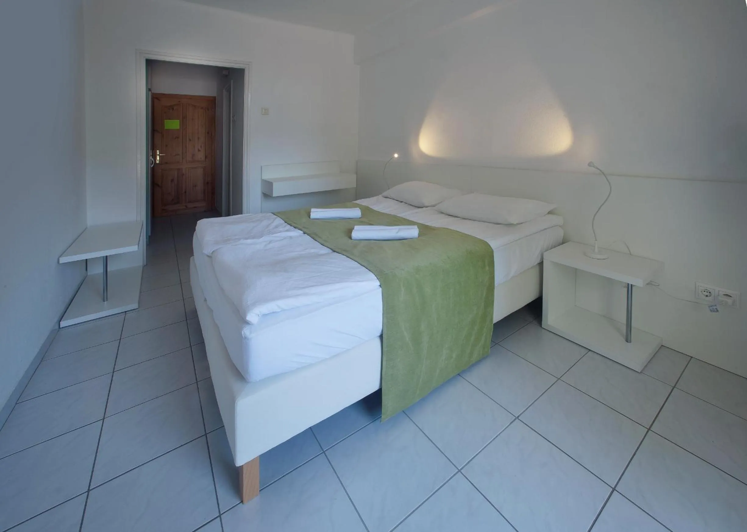 Bed in Hotel Holiday Csopak