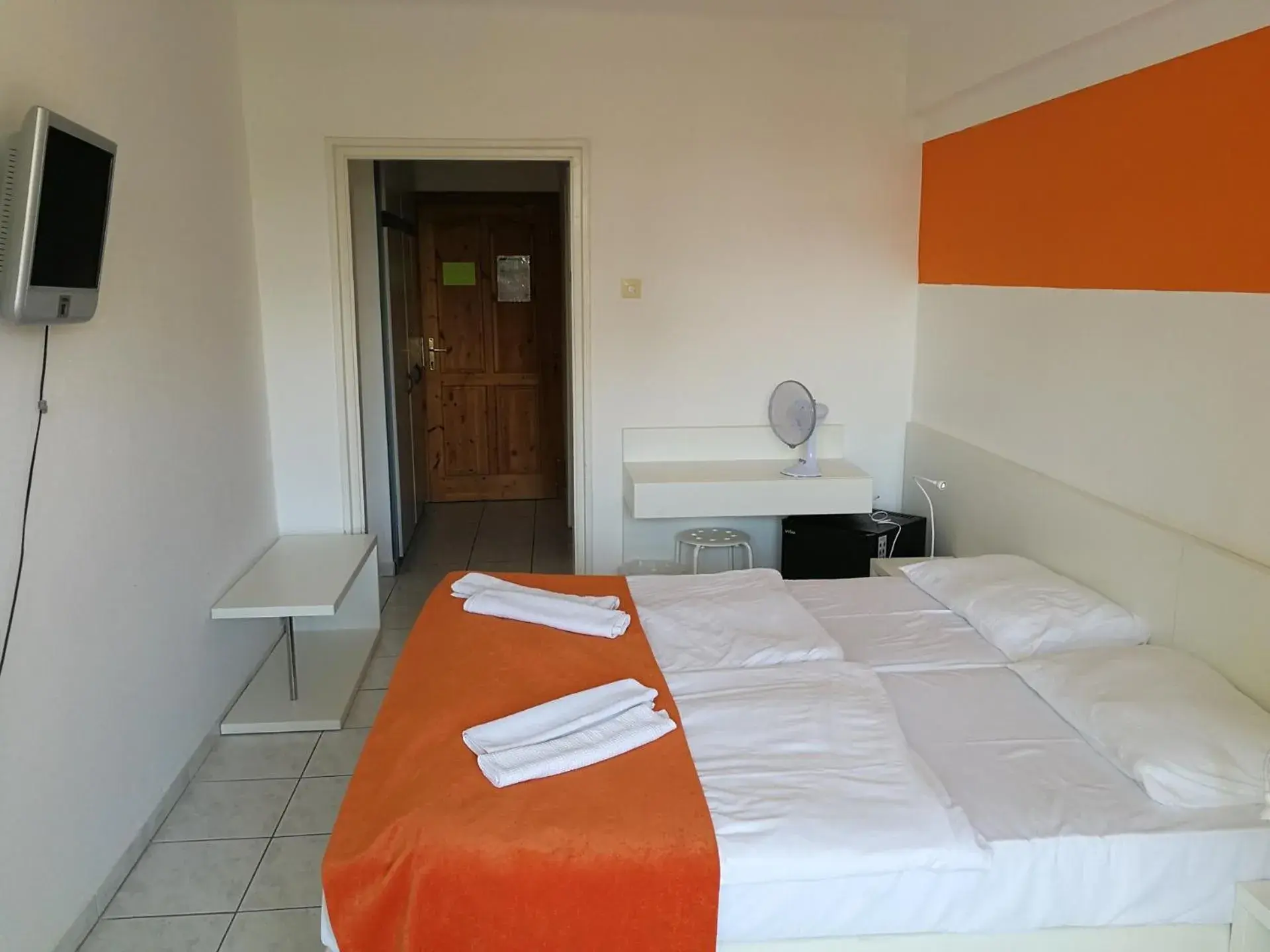 Standard Twin Room with Garden View in Hotel Holiday Csopak Standard Twin Room with Garden View in Hotel Holiday Csopak