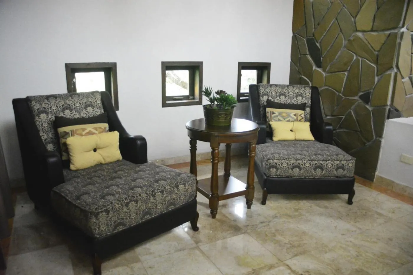 Restaurant/places to eat in Casa Legado