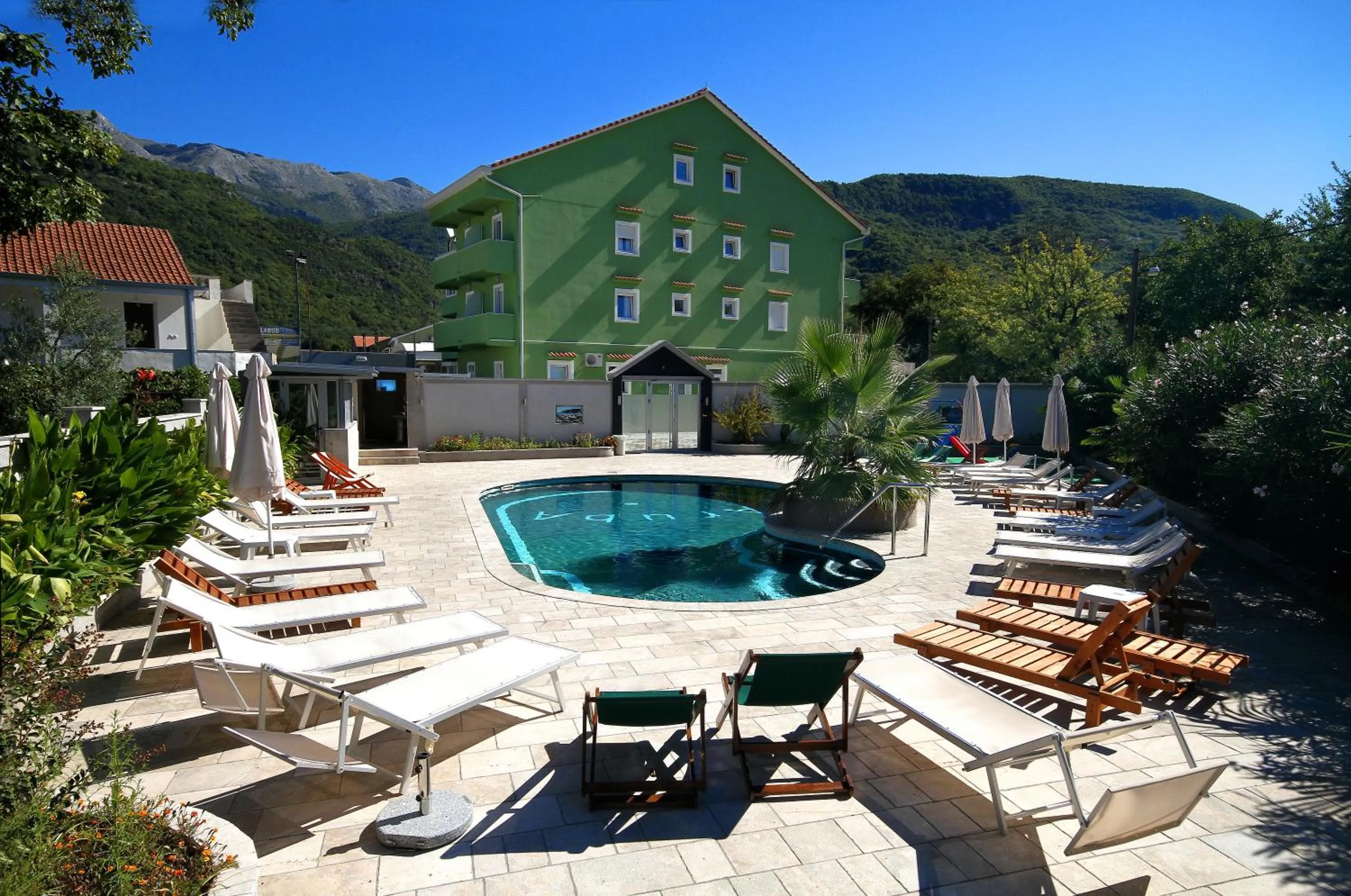 Swimming pool in Hotel Aruba