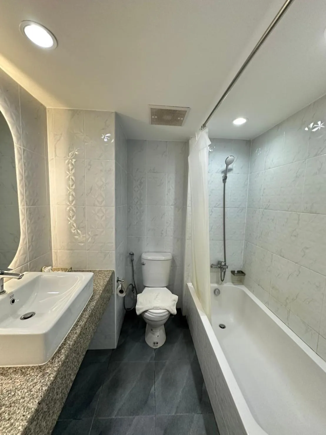 Toilet in Hatyai Merridian Hotel