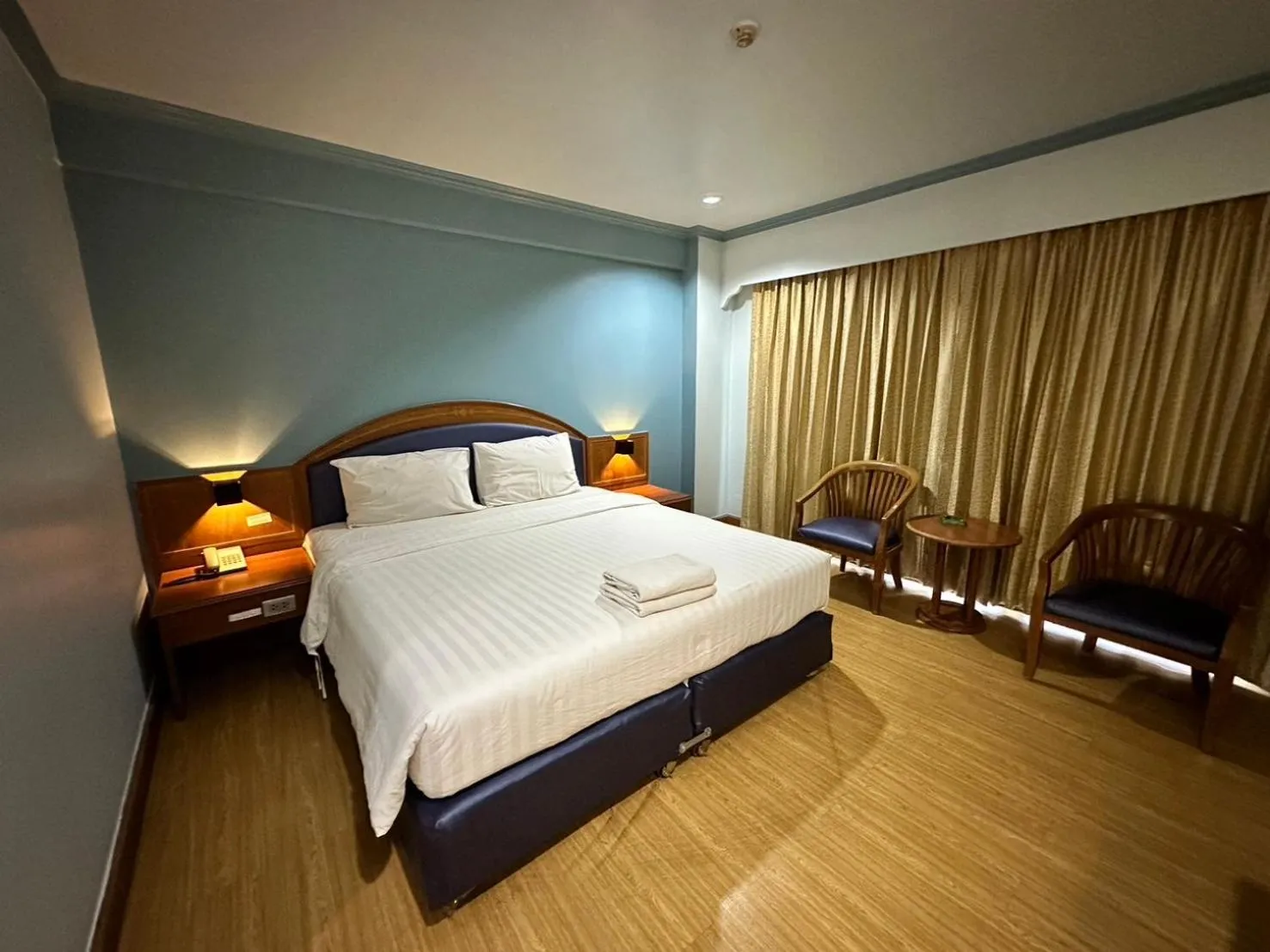 Bedroom, Bed in Hatyai Merridian Hotel
