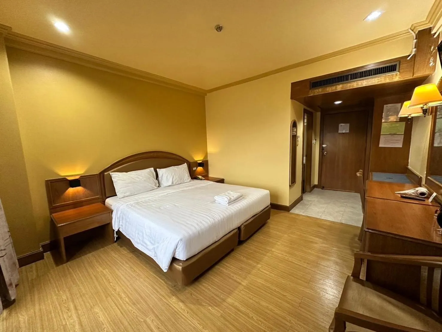 Bedroom, Bed in Hatyai Merridian Hotel