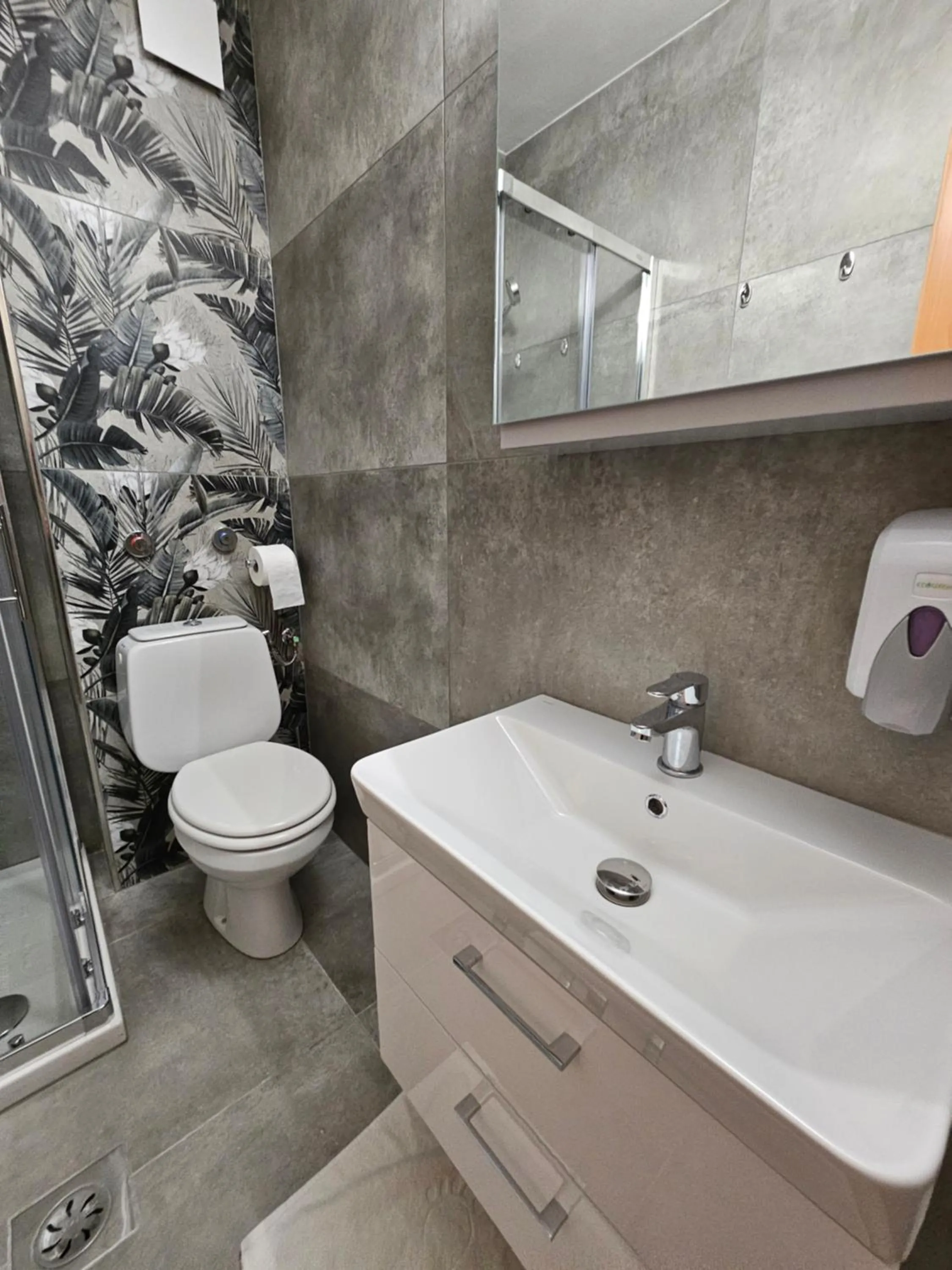Shower in Hotel Tabor