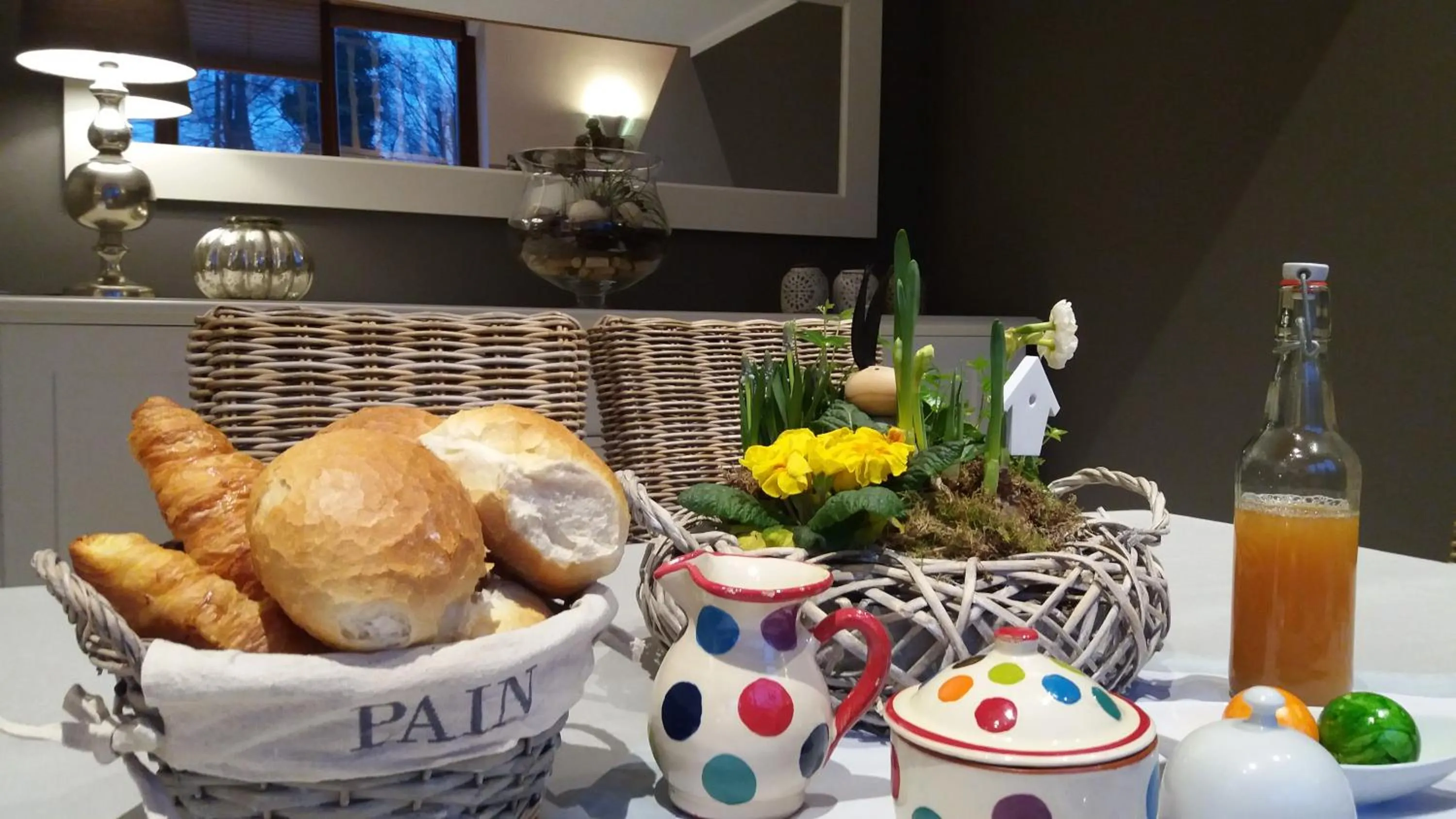 Decorative detail in "Un matin au jardin"