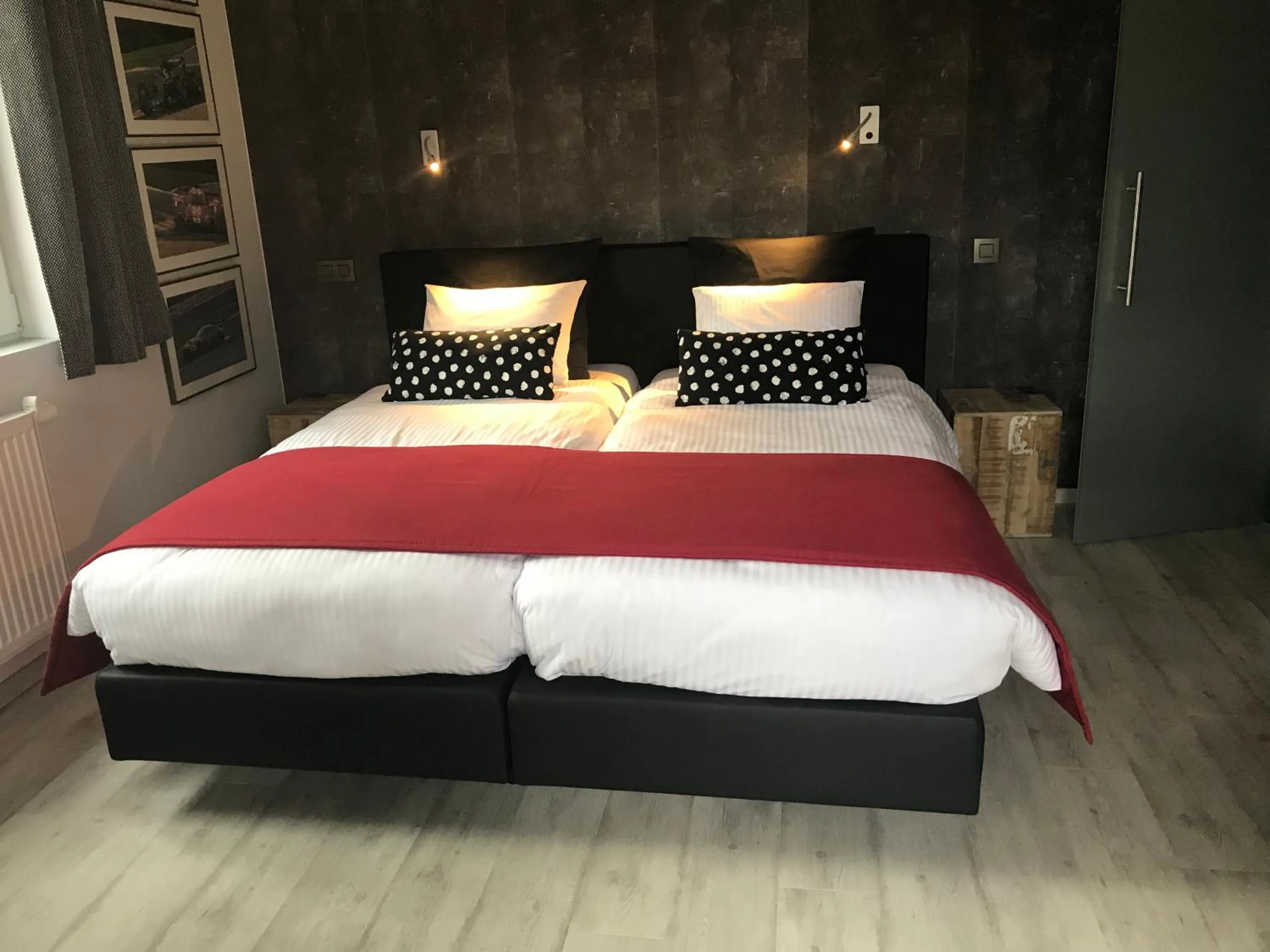 Decorative detail, Bed in "Un matin au jardin"