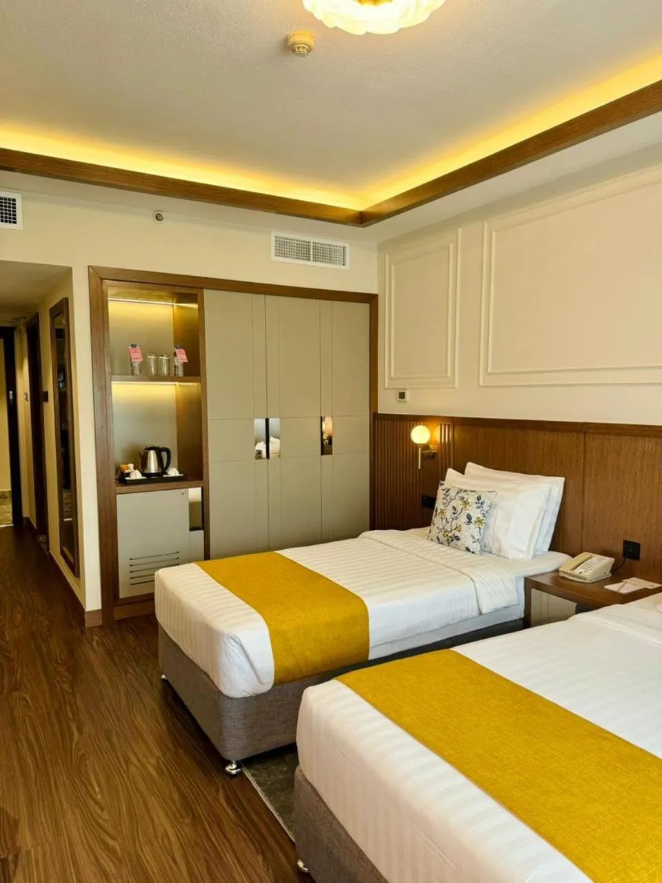 Bedroom, Bed in Fortune Plaza Hotel, Dubai Airport