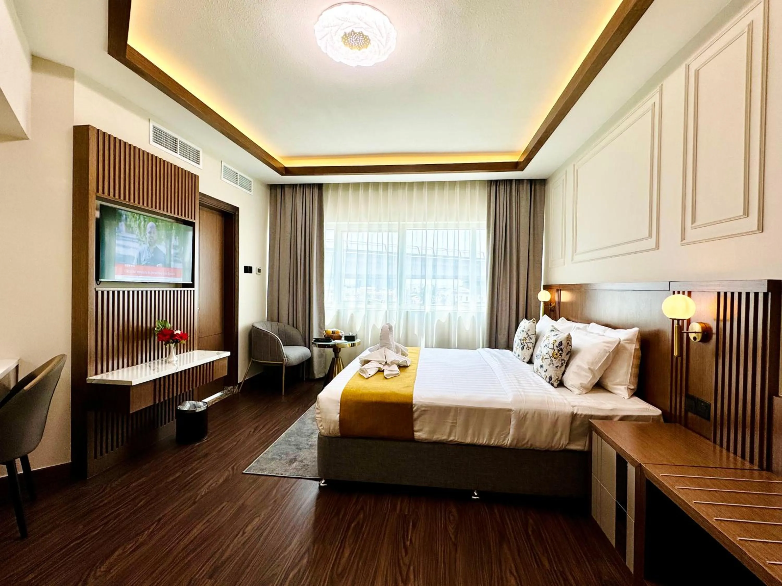 Bedroom, Bed in Fortune Plaza Hotel, Dubai Airport