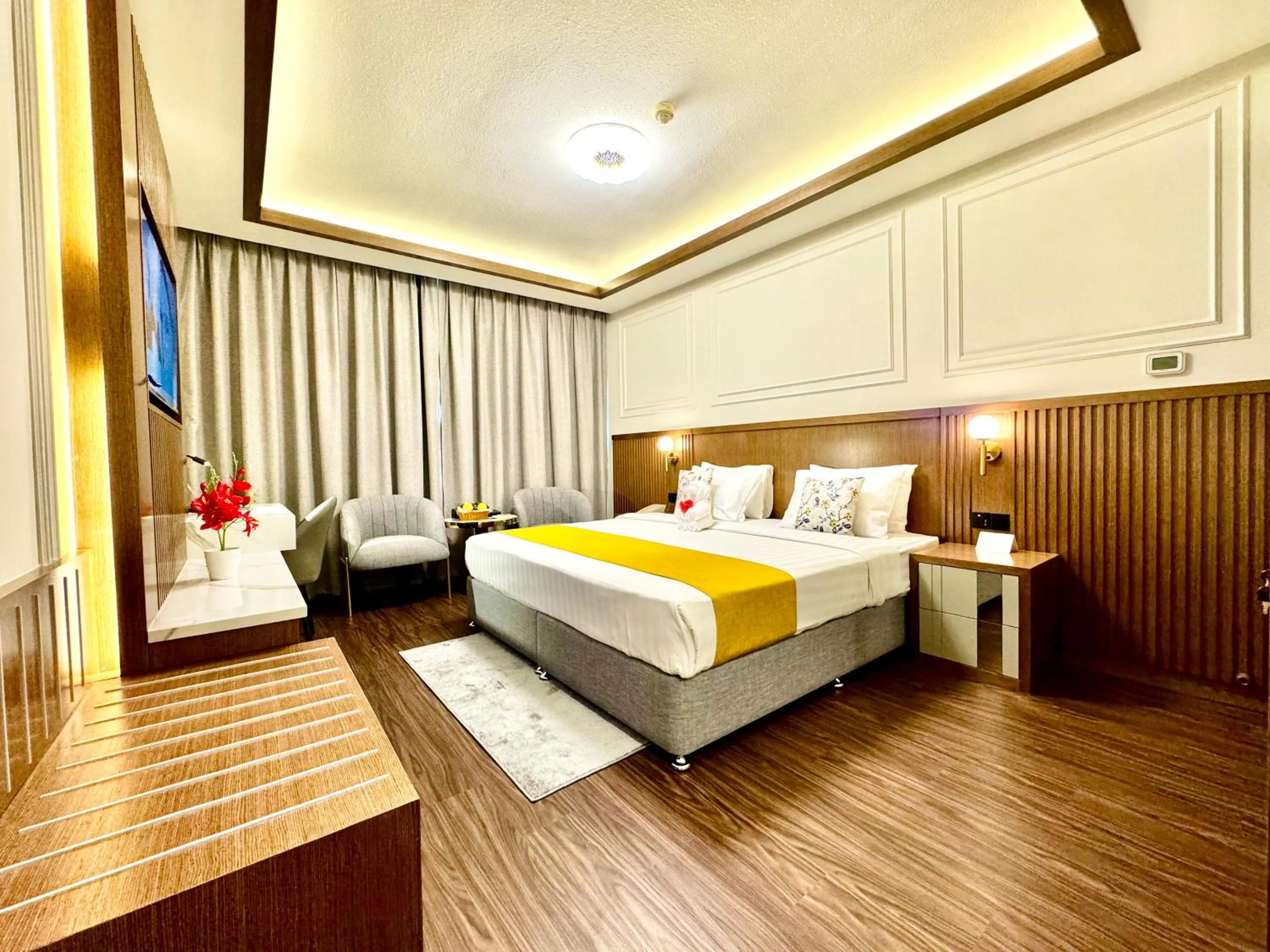 Bedroom, Bed in Fortune Plaza Hotel, Dubai Airport