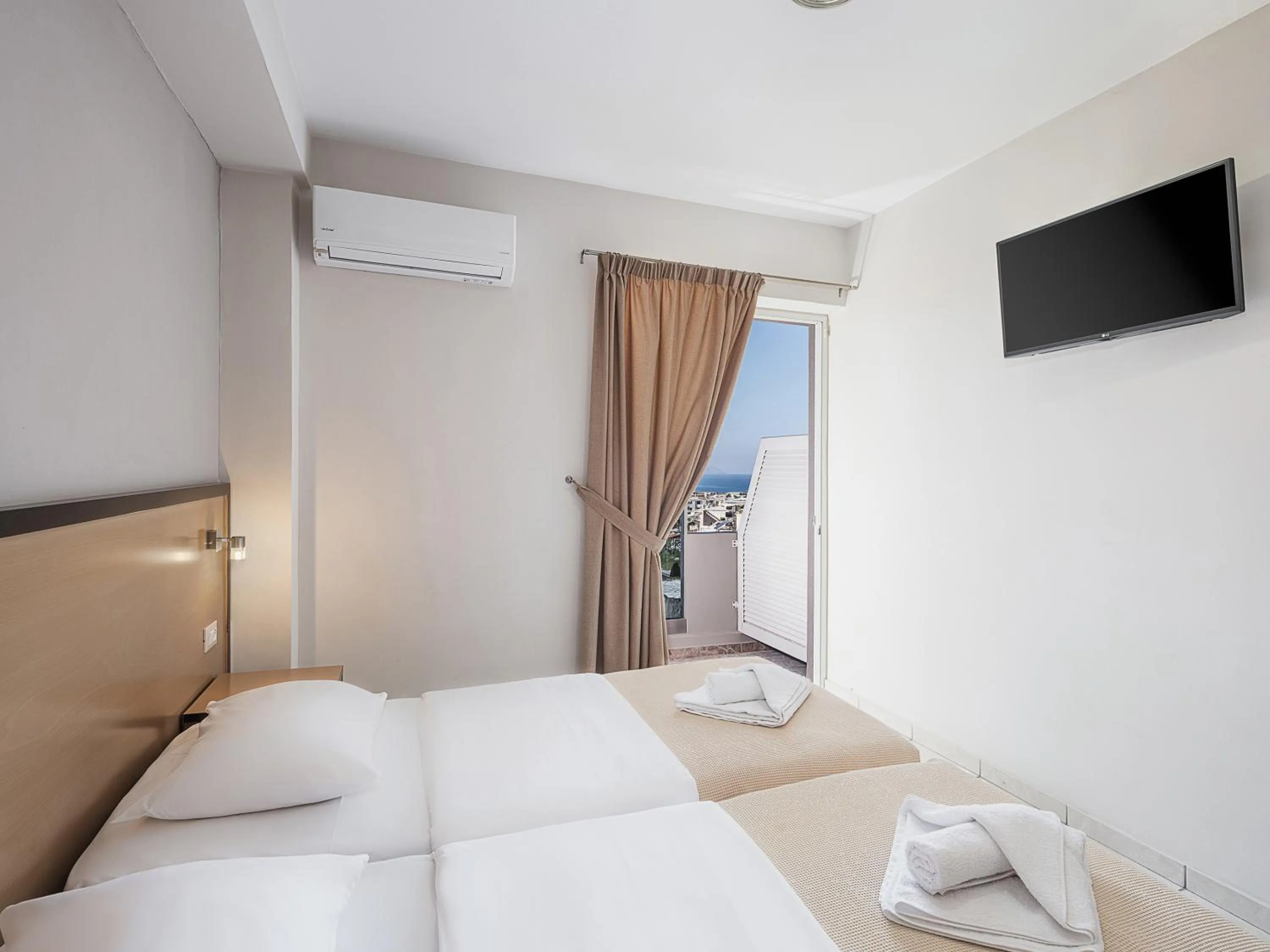 Photo of the whole room, Bed in Theofilos City Hotel