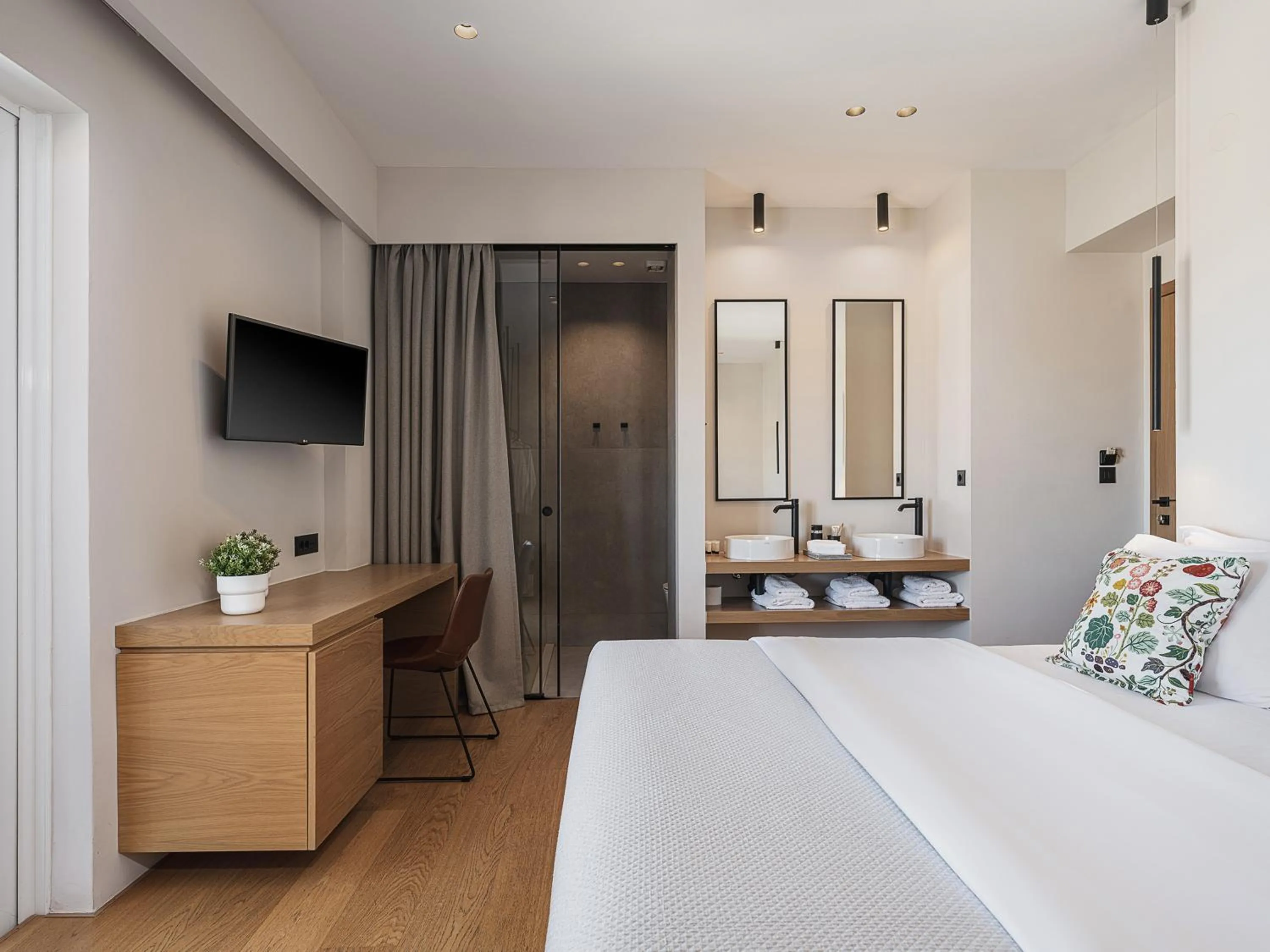 Photo of the whole room, Bed in Theofilos City Hotel