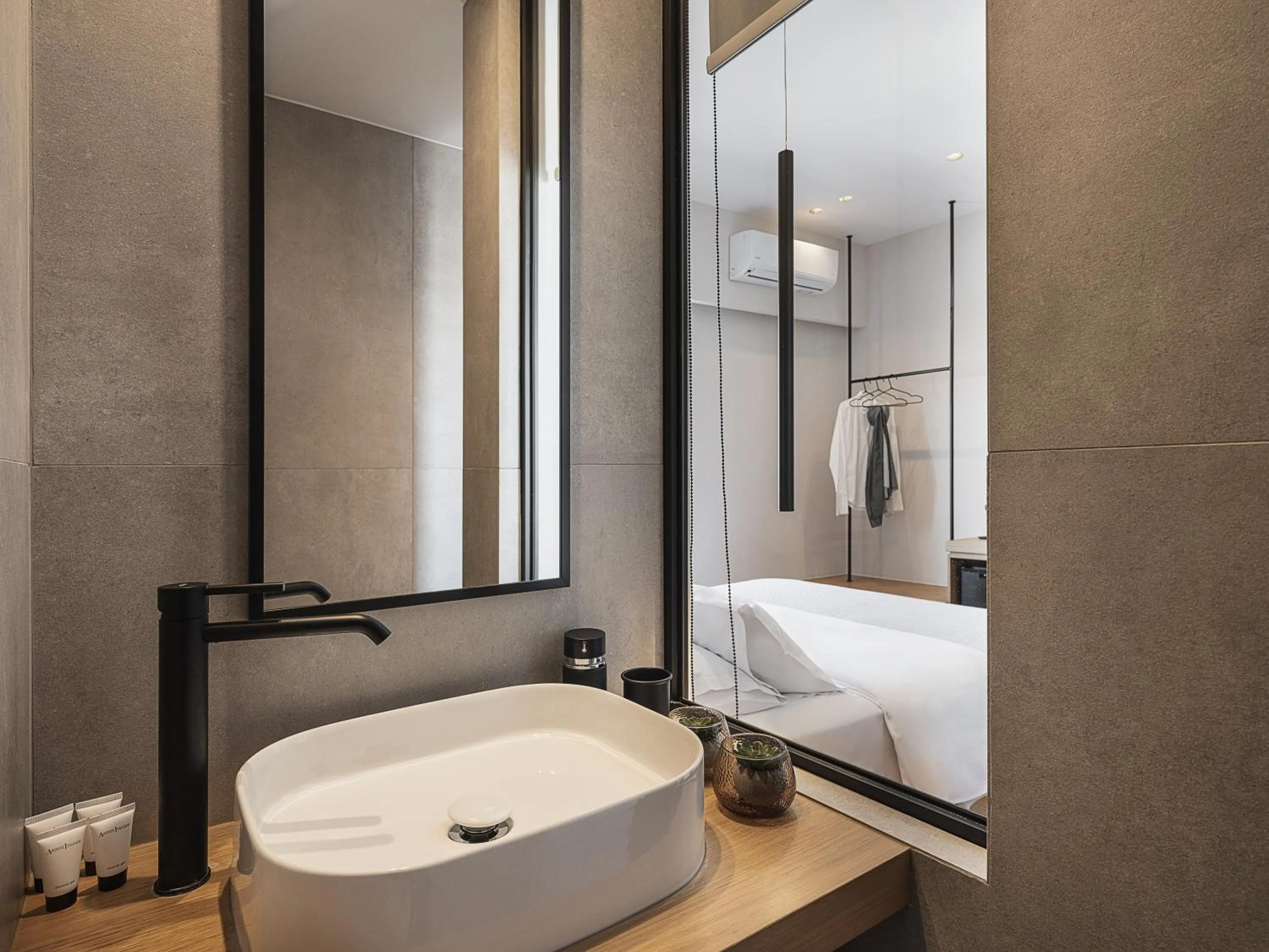 Bathroom in Theofilos City Hotel