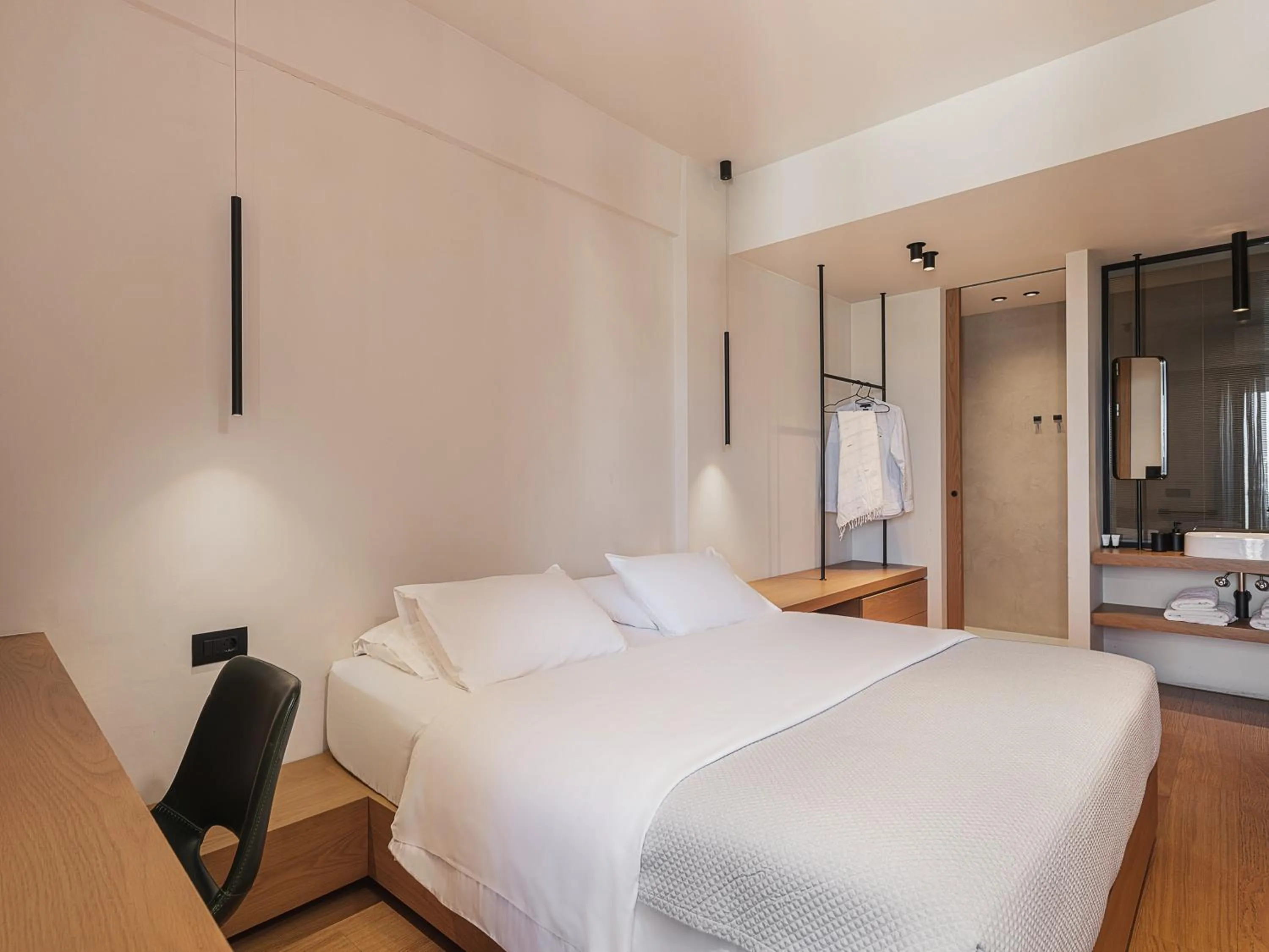 Photo of the whole room, Bed in Theofilos City Hotel