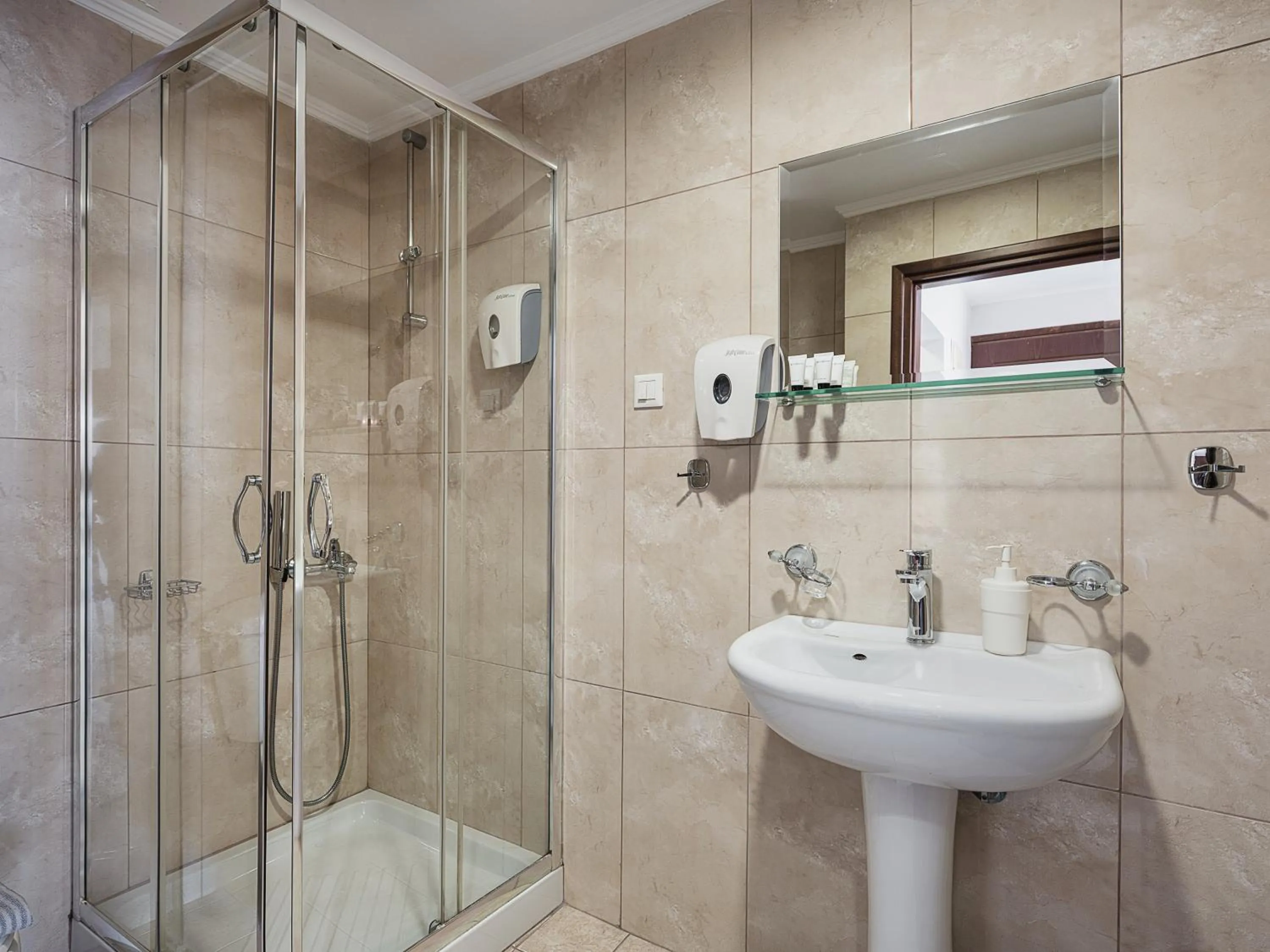 Shower in Theofilos City Hotel