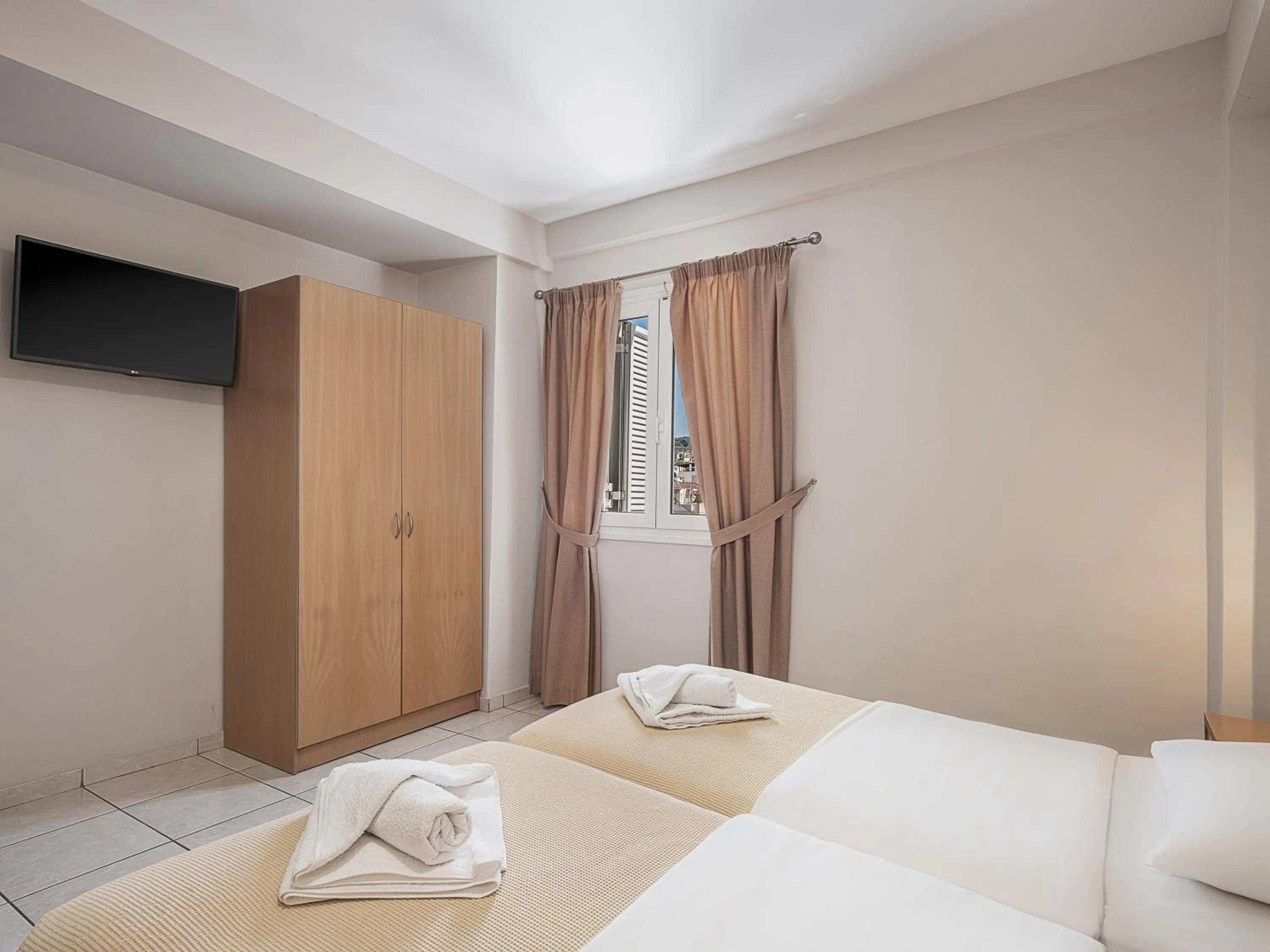 Photo of the whole room, Bed in Theofilos City Hotel