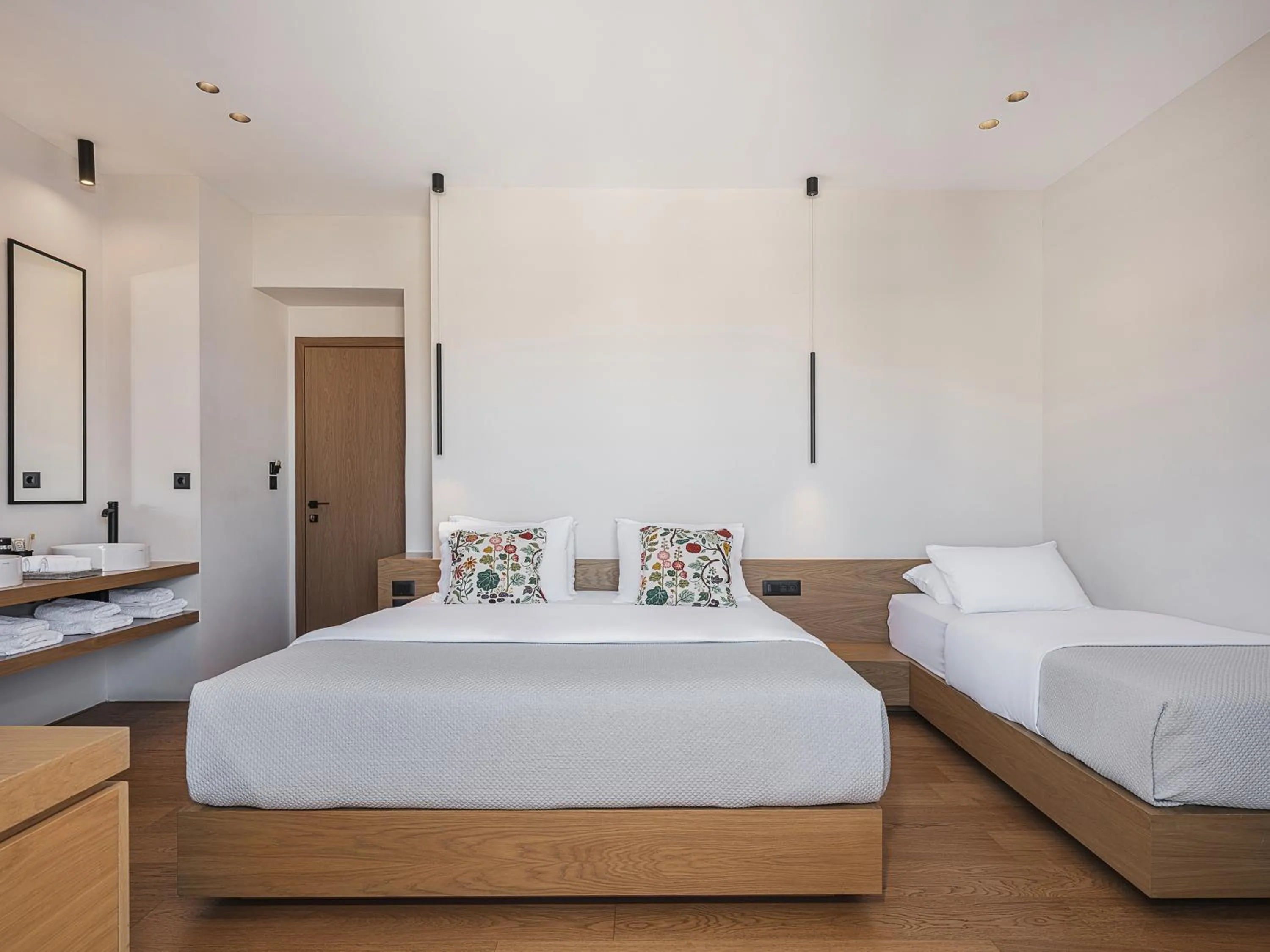 Photo of the whole room, Bed in Theofilos City Hotel