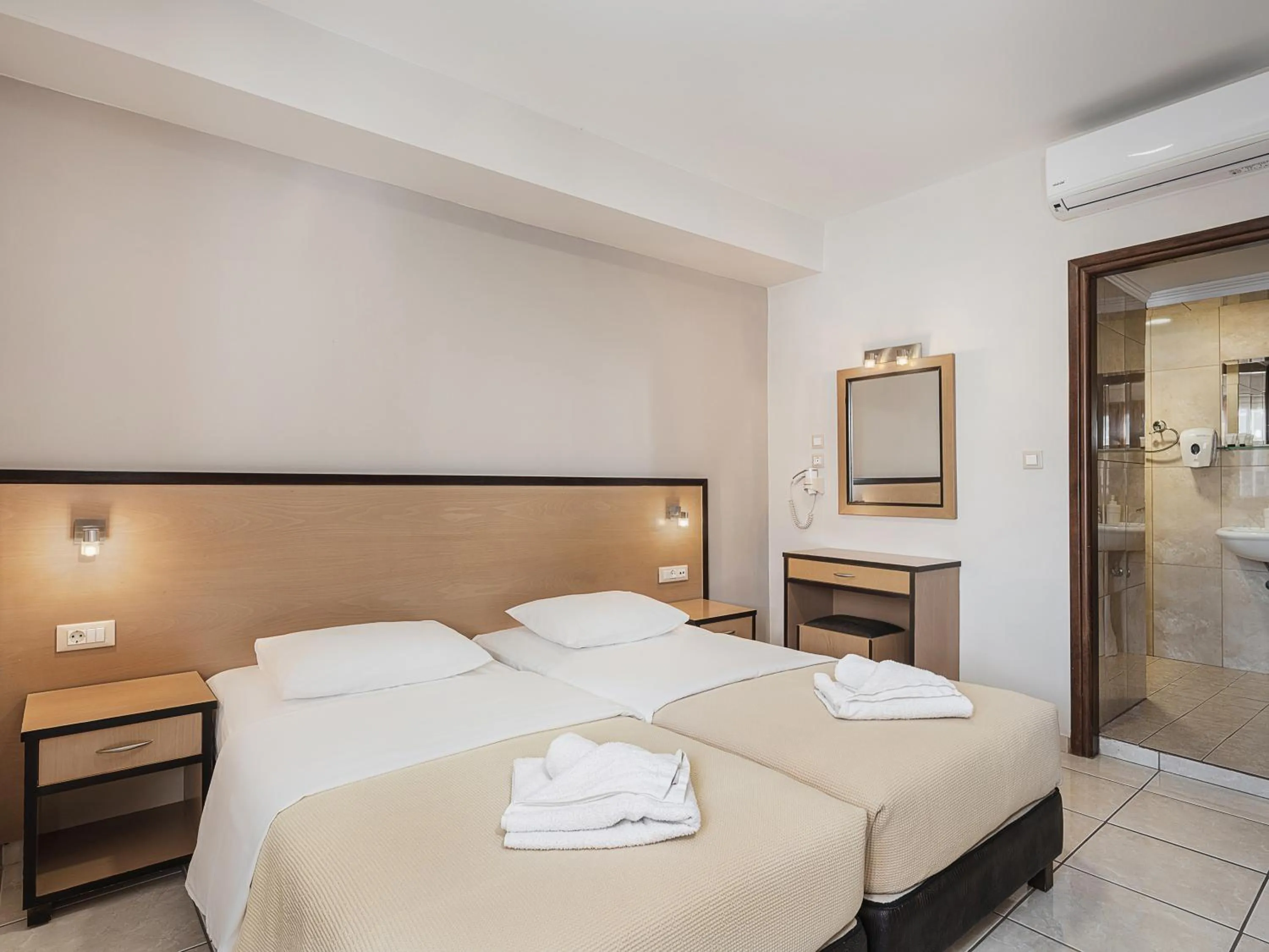 Photo of the whole room, Bed in Theofilos City Hotel