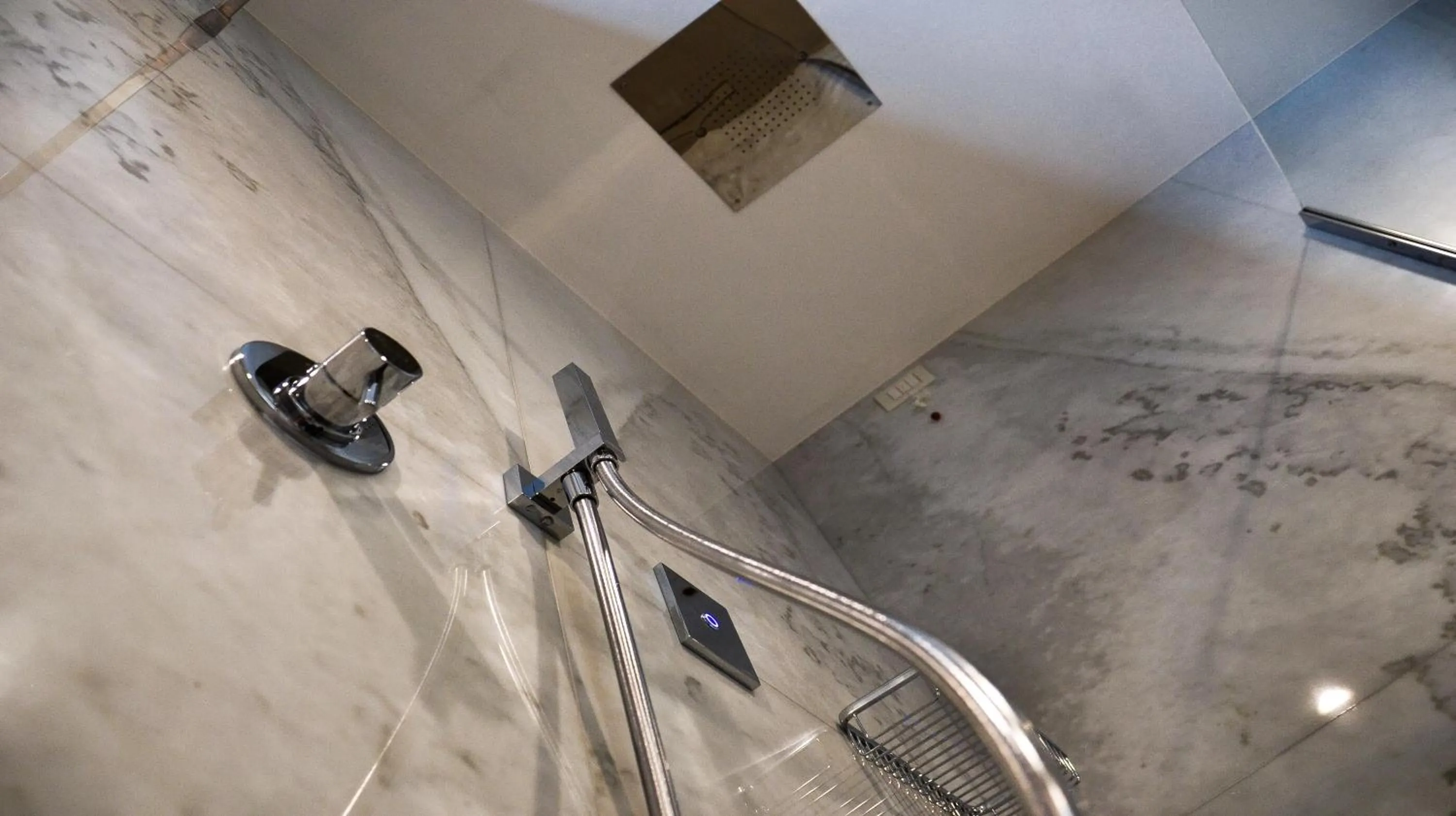 Shower in Hotel Villa Elsa