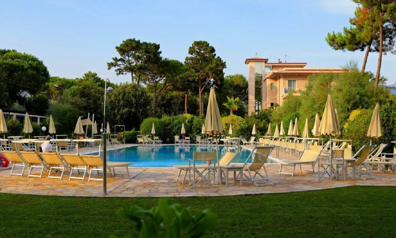 Facade/entrance in Hotel Villa Elsa