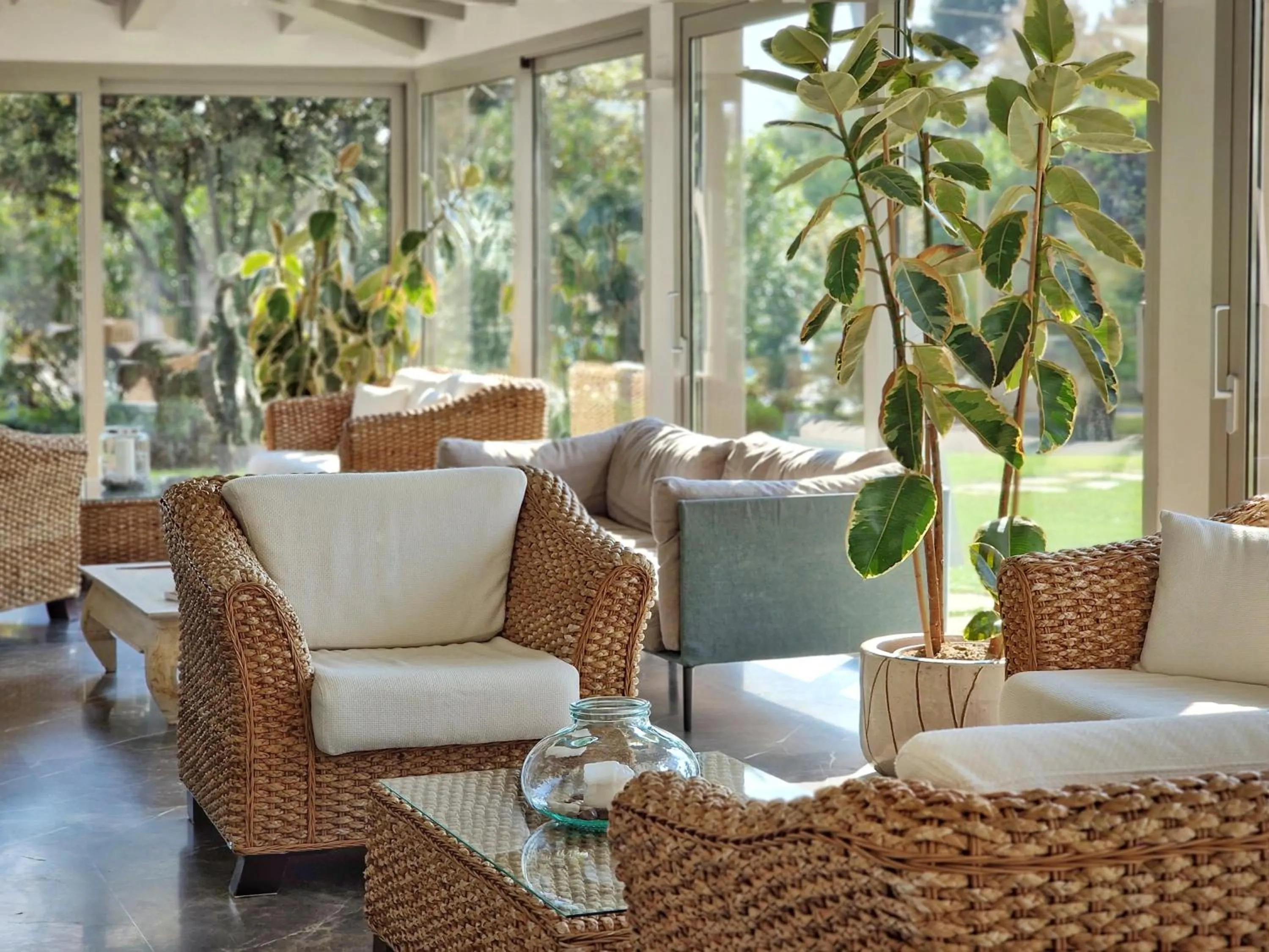 Communal lounge/ TV room in Hotel Villa Elsa