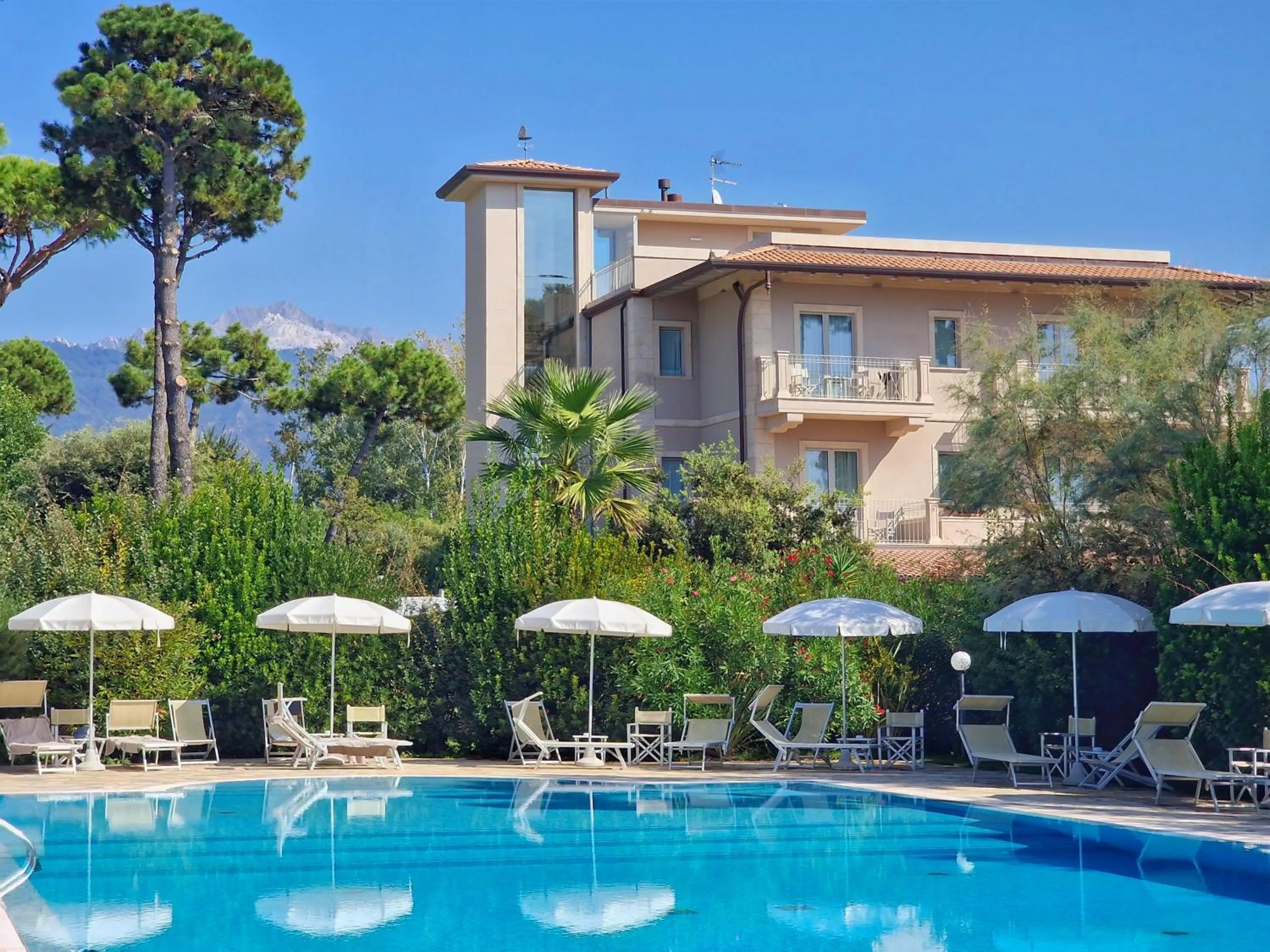 Property building in Hotel Villa Elsa