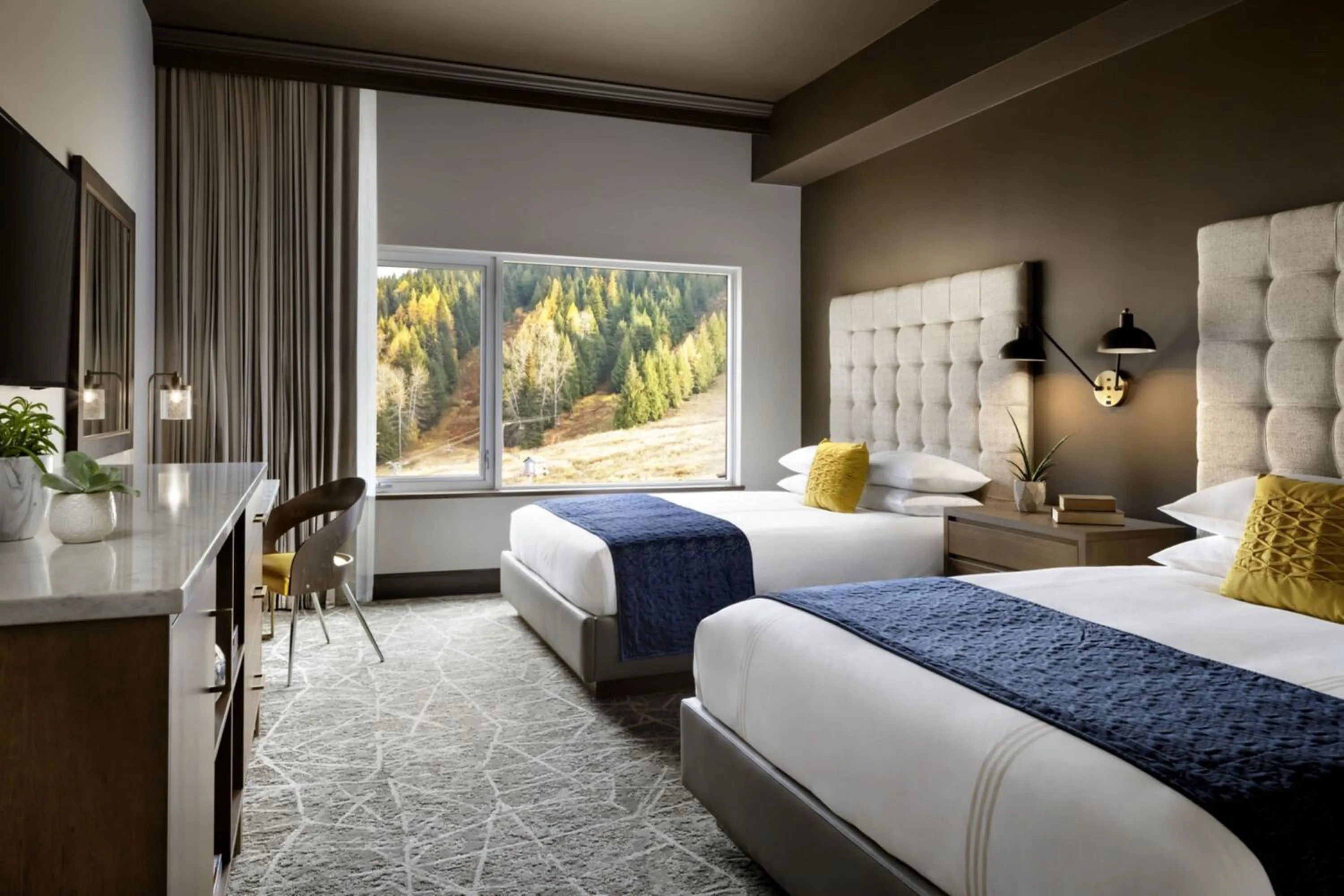 Bedroom, Bed in The Josie Hotel, Autograph Collection