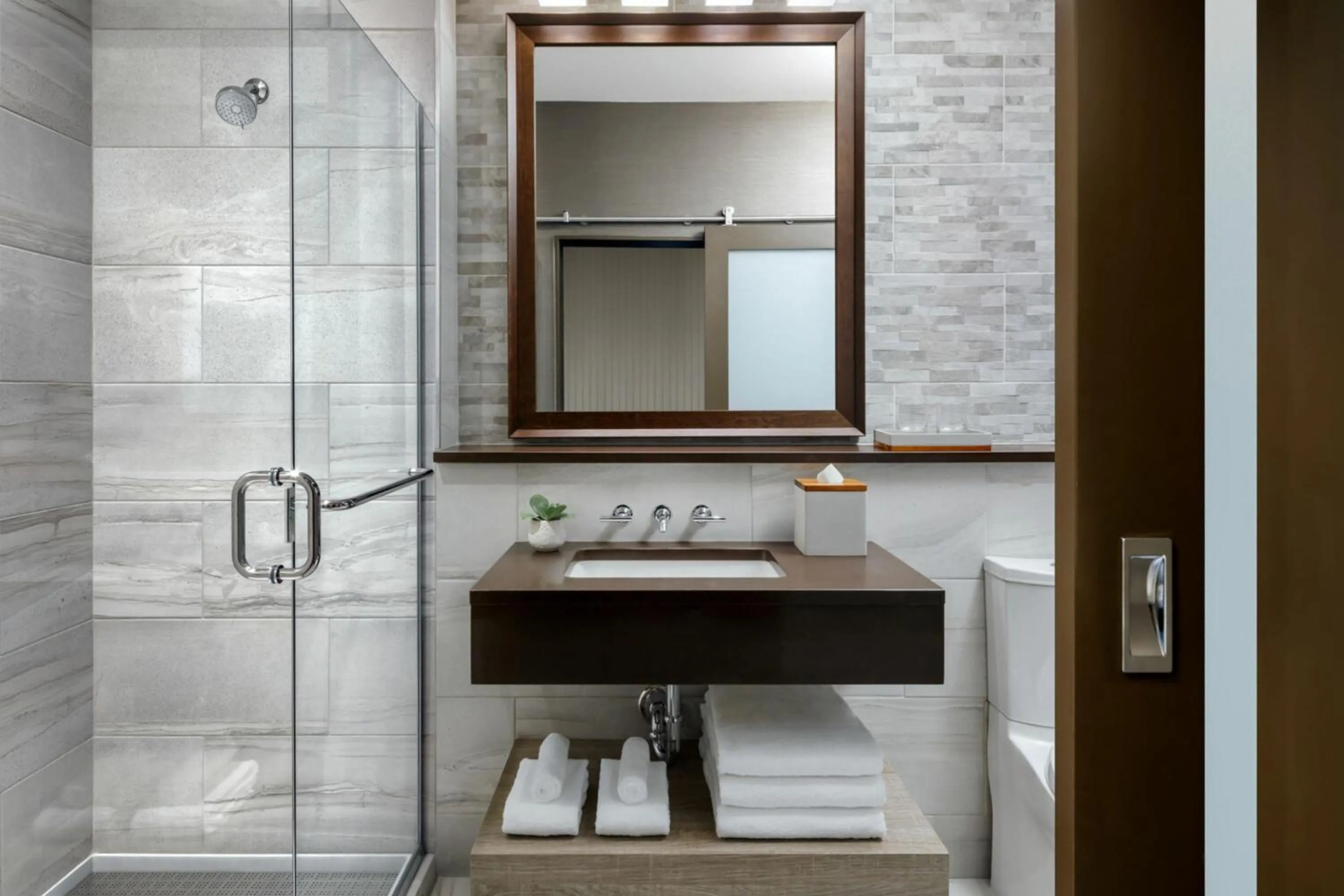 Bathroom in The Josie Hotel, Autograph Collection