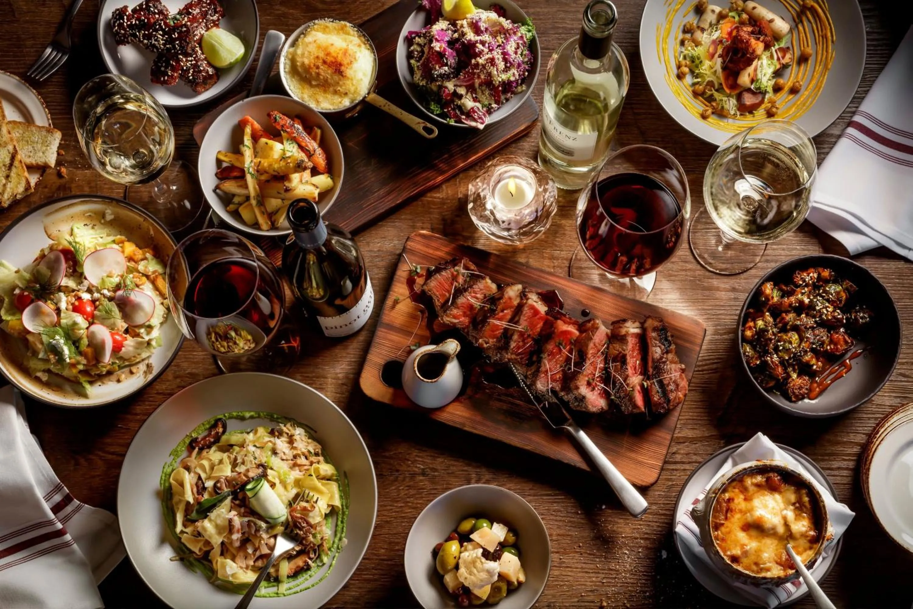 Lounge or bar in The Josie Hotel, Autograph Collection