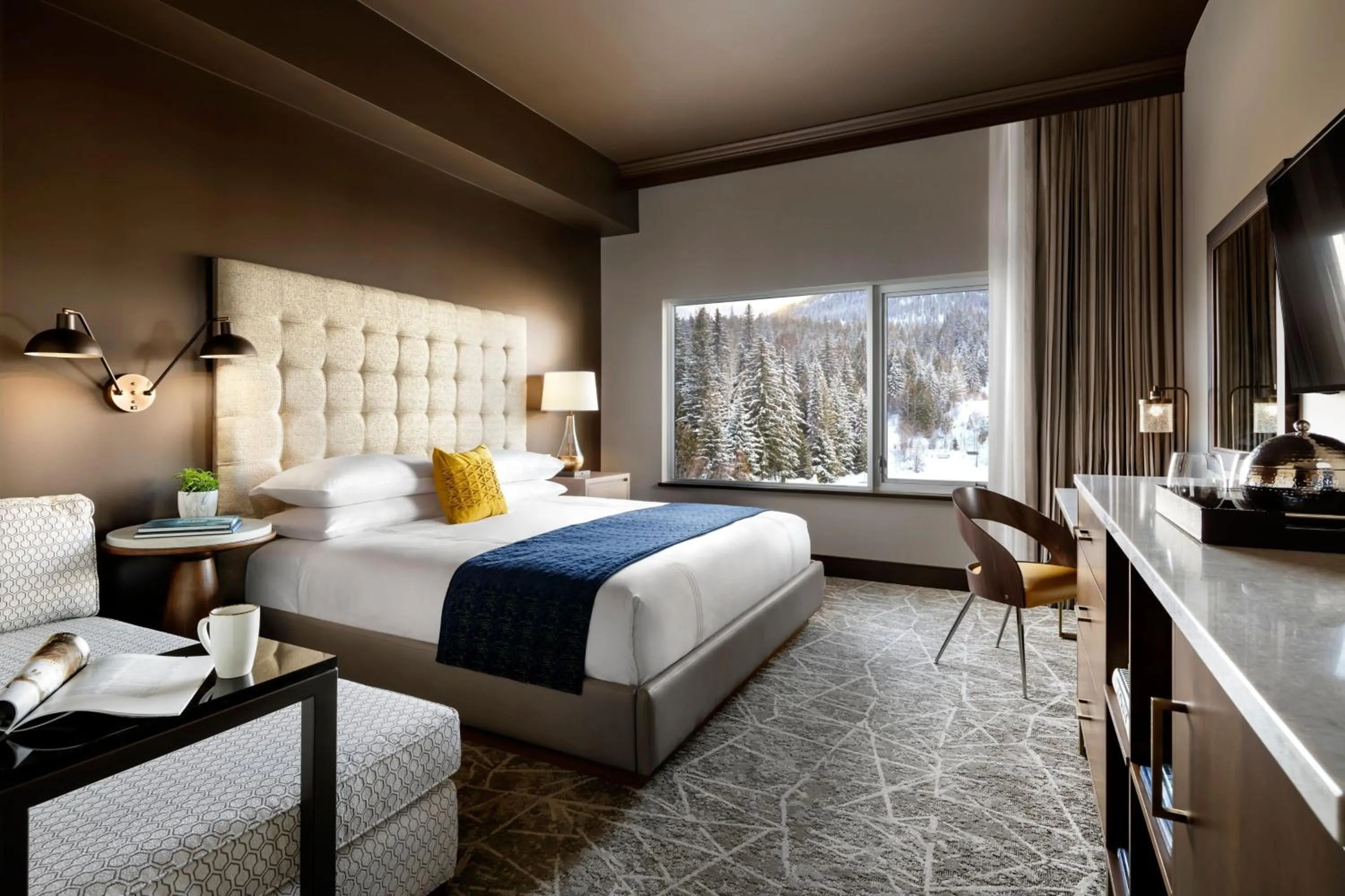 Photo of the whole room, Bed in The Josie Hotel, Autograph Collection