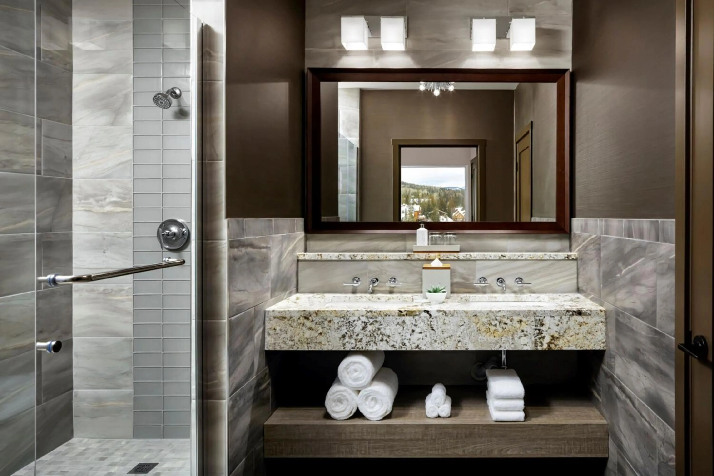 Bathroom in The Josie Hotel, Autograph Collection