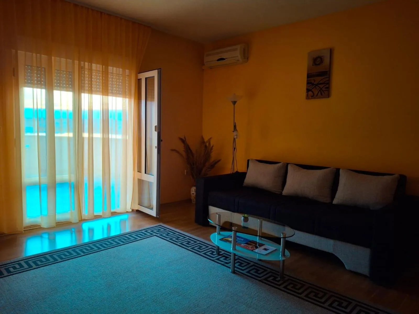 Living room, Bed in Villa Luketa