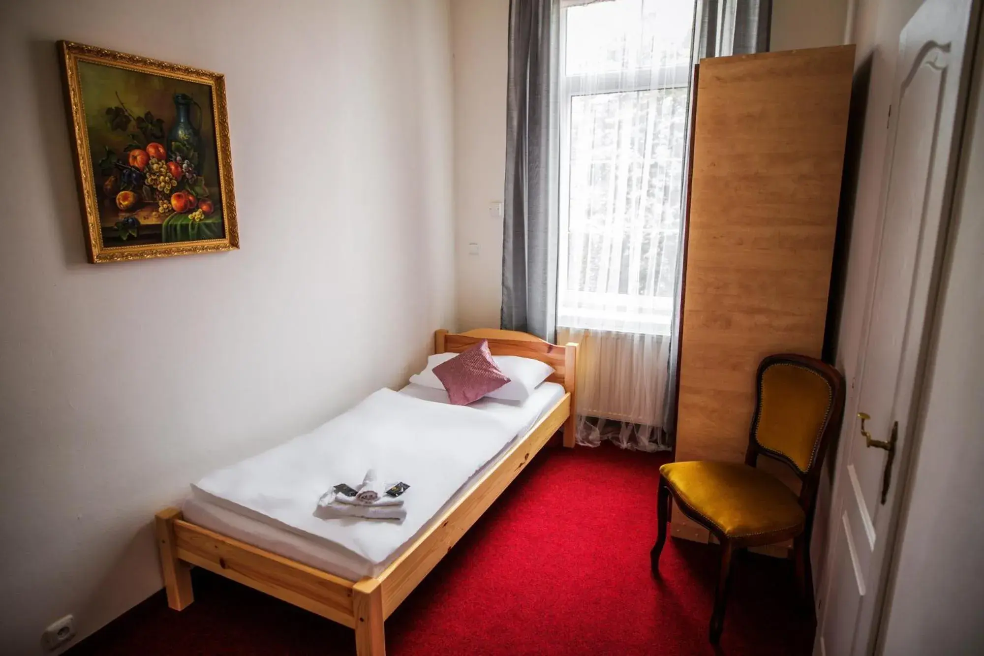 Small Single Room - single occupancy in Hotel Dejmalik Small Single Room - single occupancy in Hotel Dejmalik