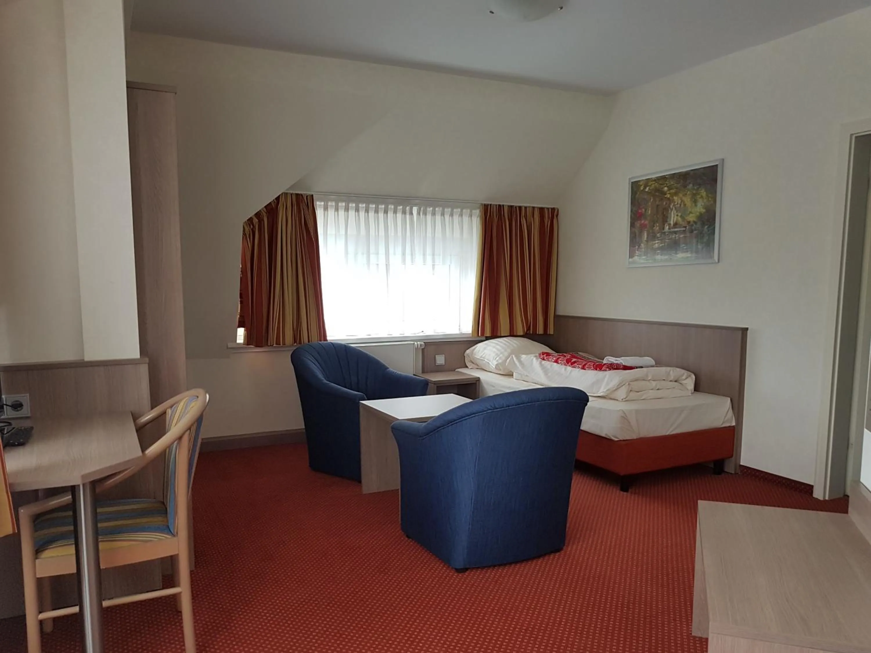 Photo of the whole room, Bed in Mediterran