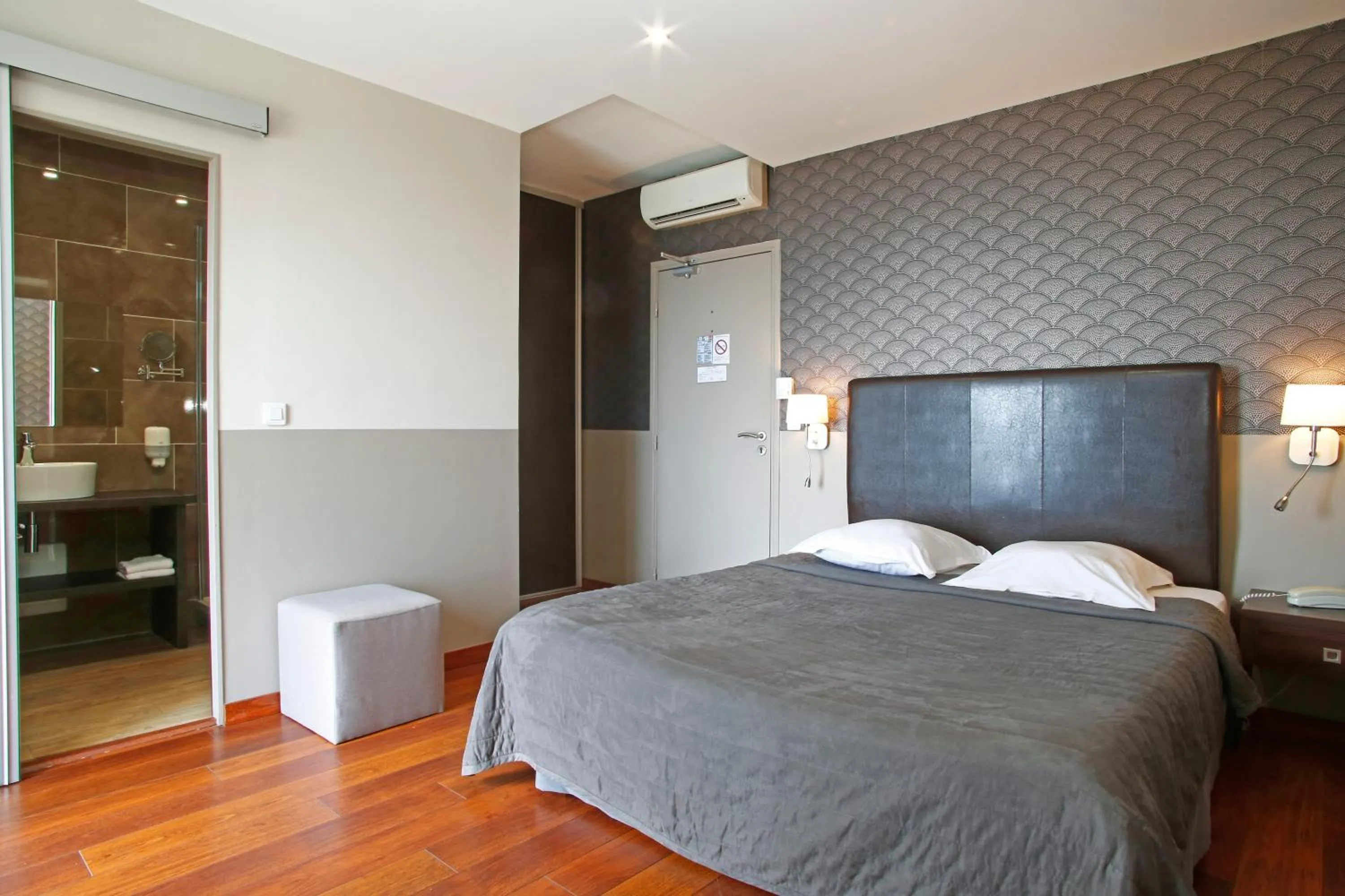 Bed in Hotel Restaurant Christophe Colomb