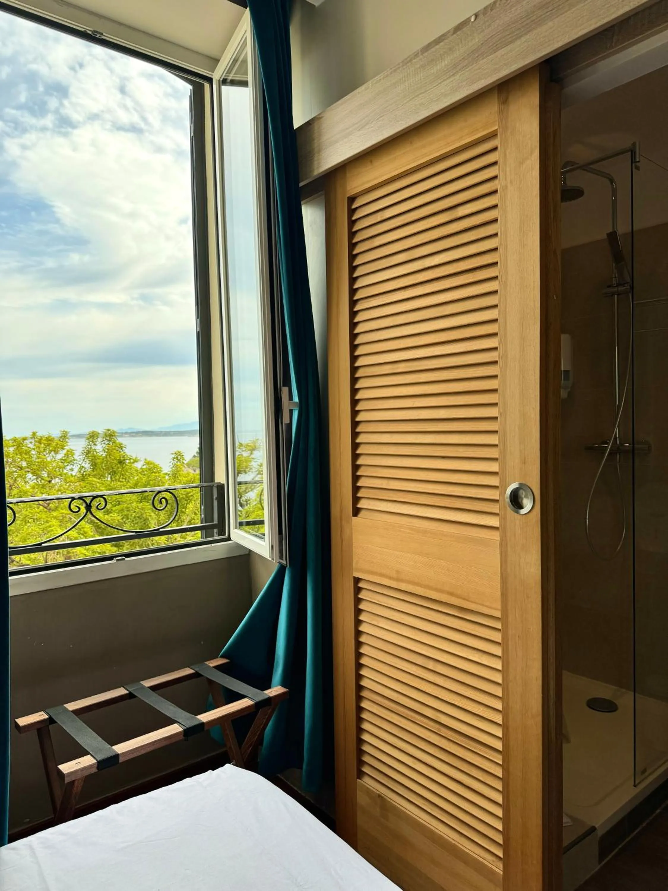 Sea view, Bed in Hotel Restaurant Christophe Colomb