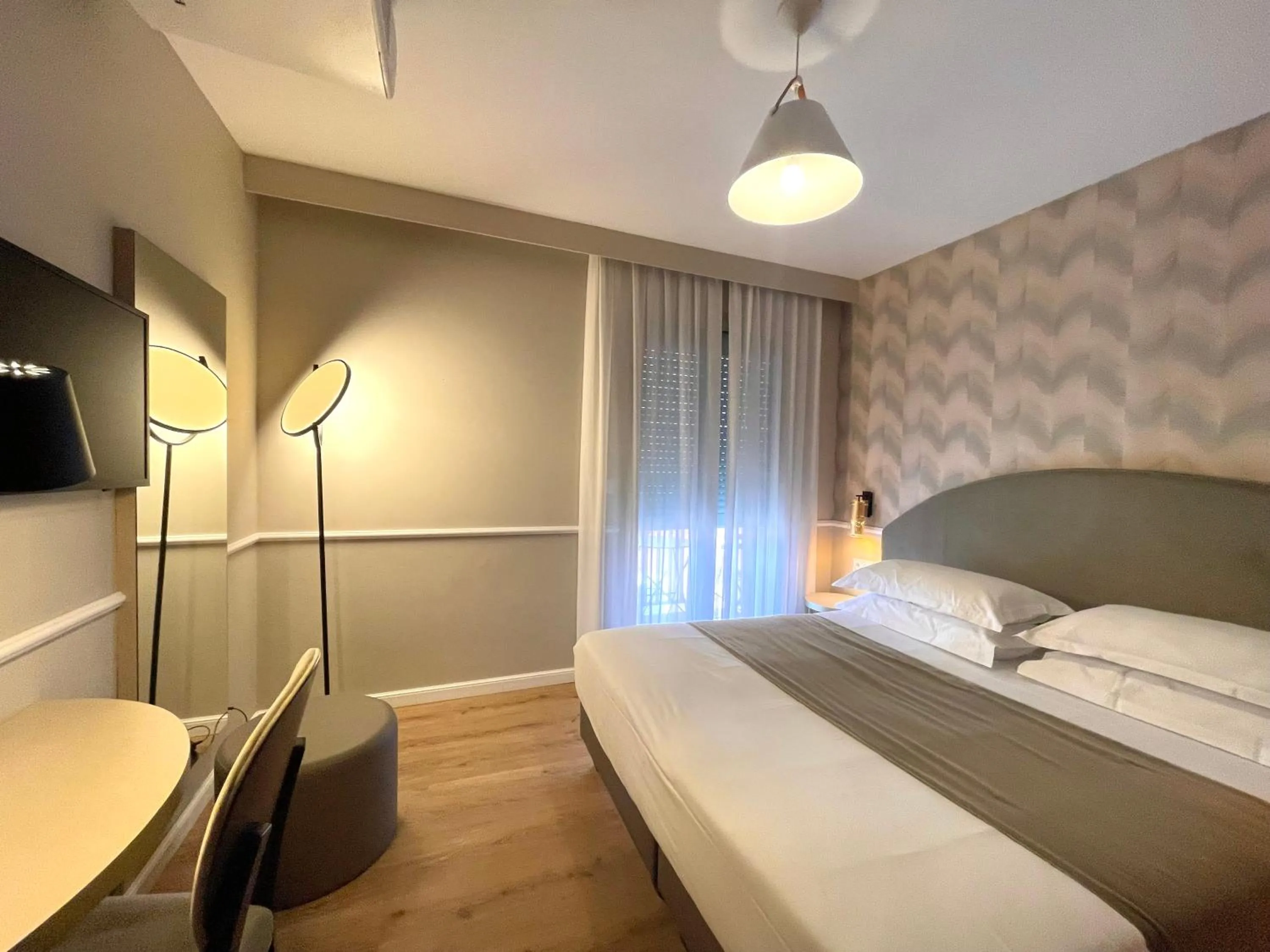 Seating area, Bed in Hotel Restaurant Christophe Colomb