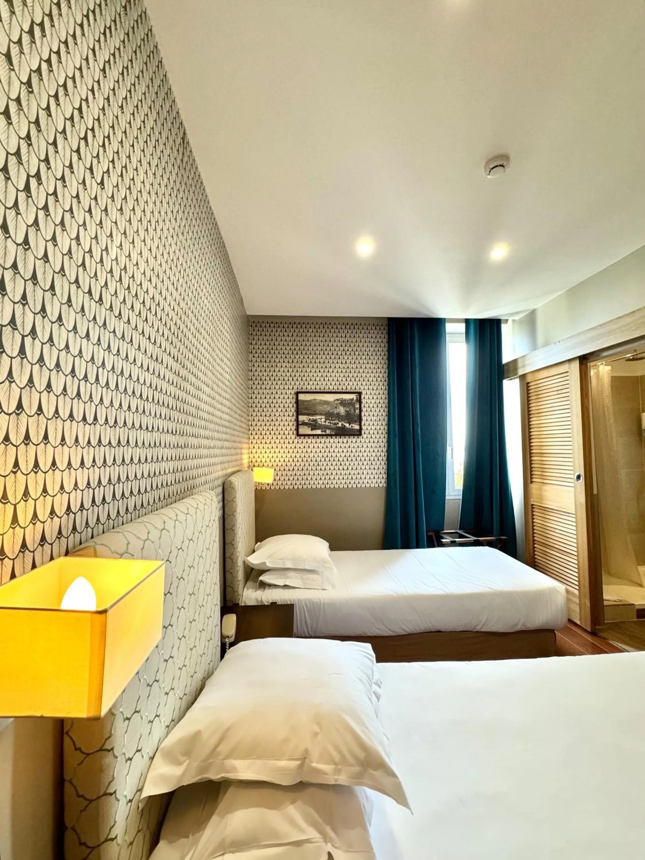 Sea view, Bed in Hotel Restaurant Christophe Colomb