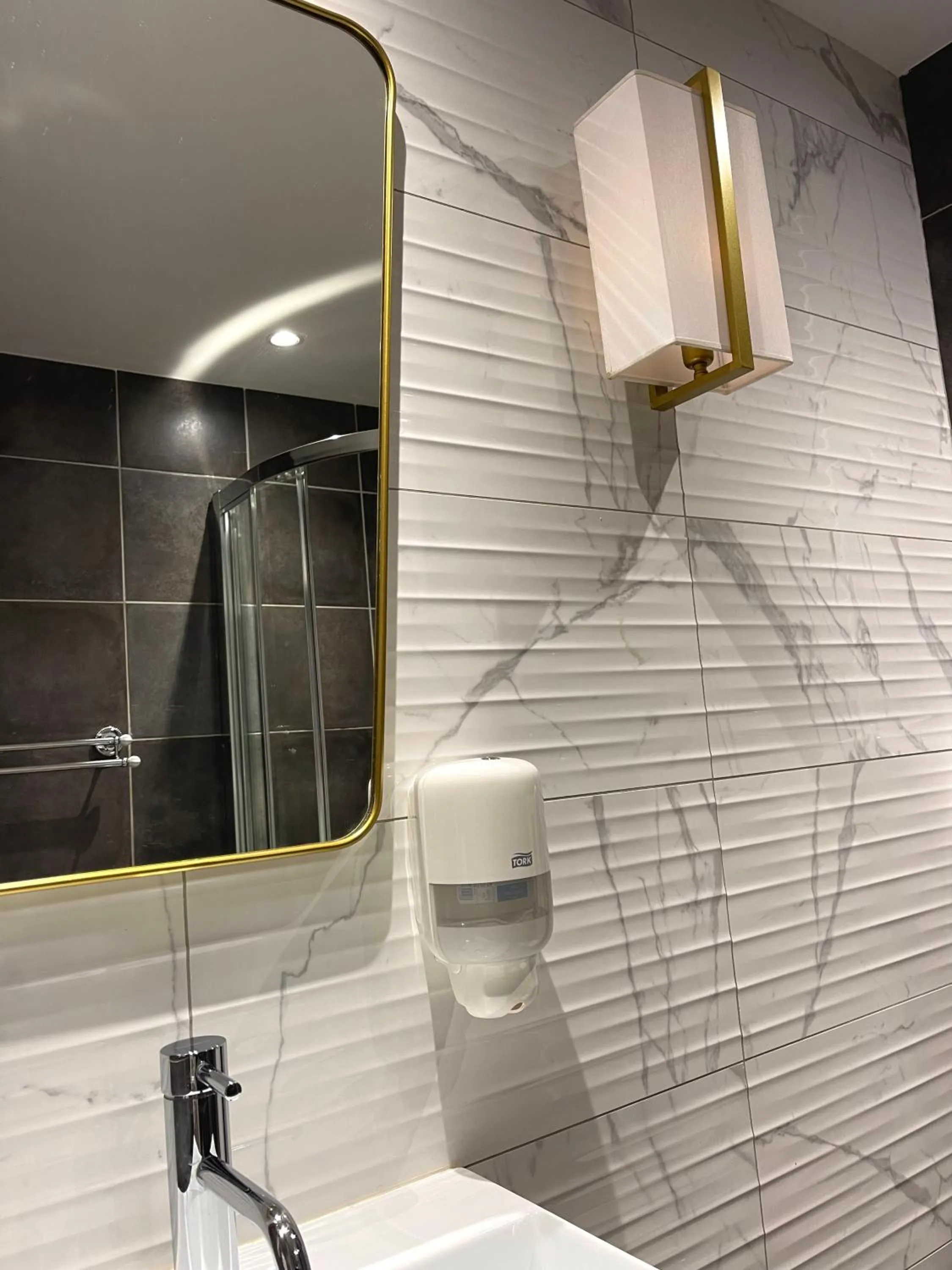 Bathroom in Hotel Restaurant Christophe Colomb